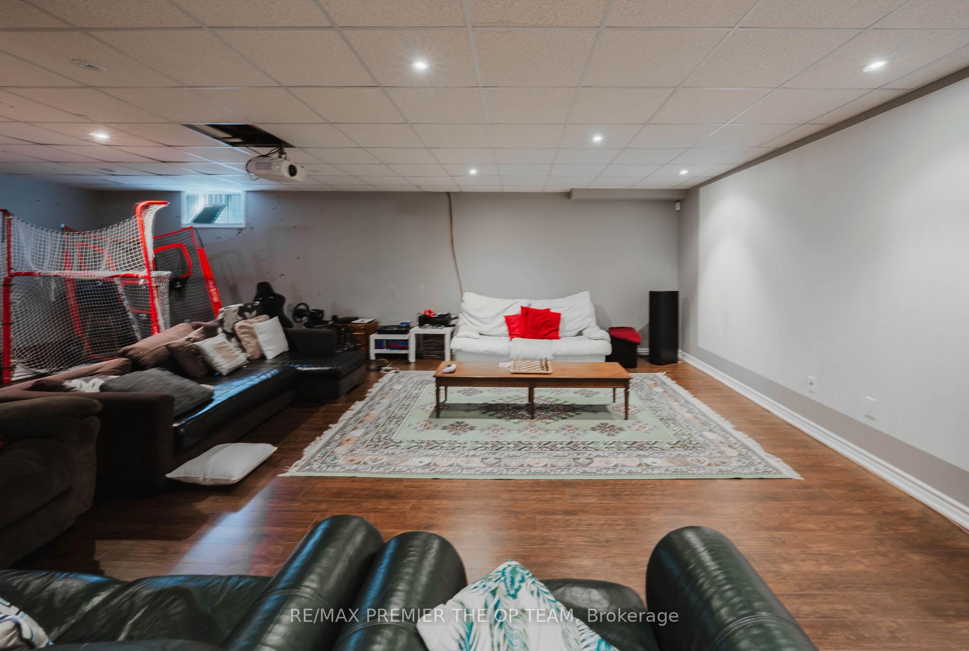 Photo 32 of 56 Park Ridge Drive, Vaughan, Kleinburg — HOMEH