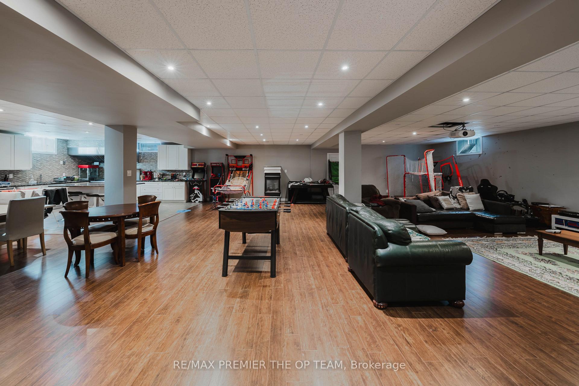 Photo 33 of 56 Park Ridge Drive, Vaughan, Kleinburg — HOMEH