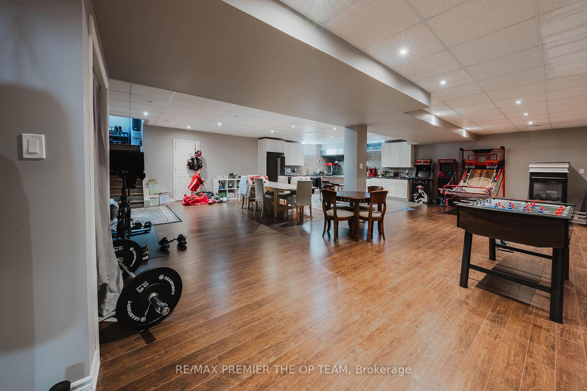 Photo 34 of 56 Park Ridge Drive, Vaughan, Kleinburg — HOMEH
