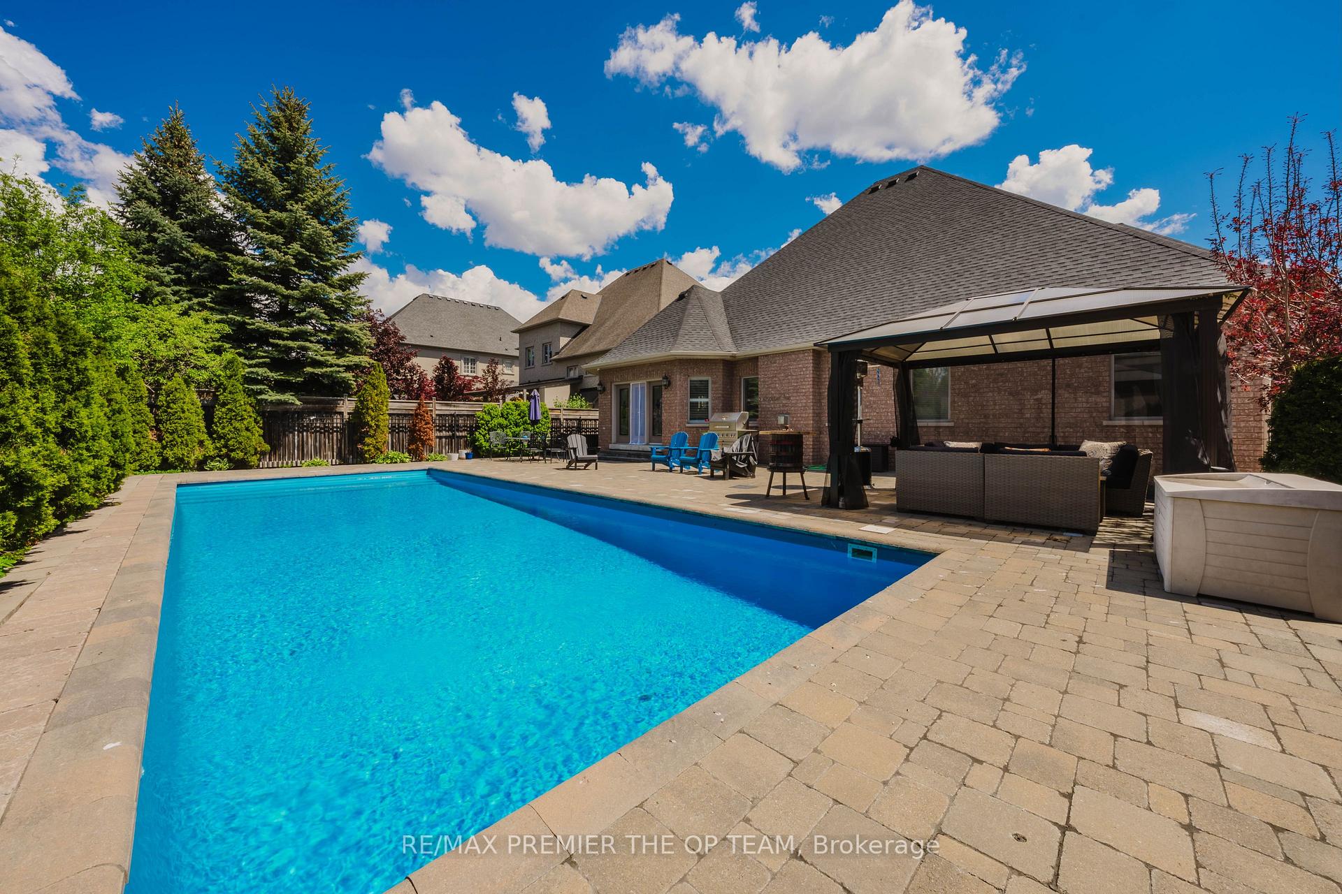 Photo 39 of 56 Park Ridge Drive, Vaughan, Kleinburg — HOMEH