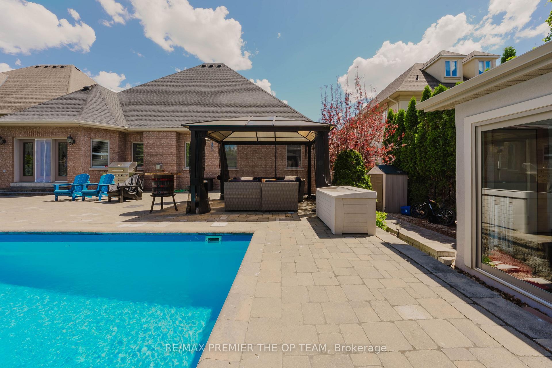 Photo 40 of 56 Park Ridge Drive, Vaughan, Kleinburg — HOMEH