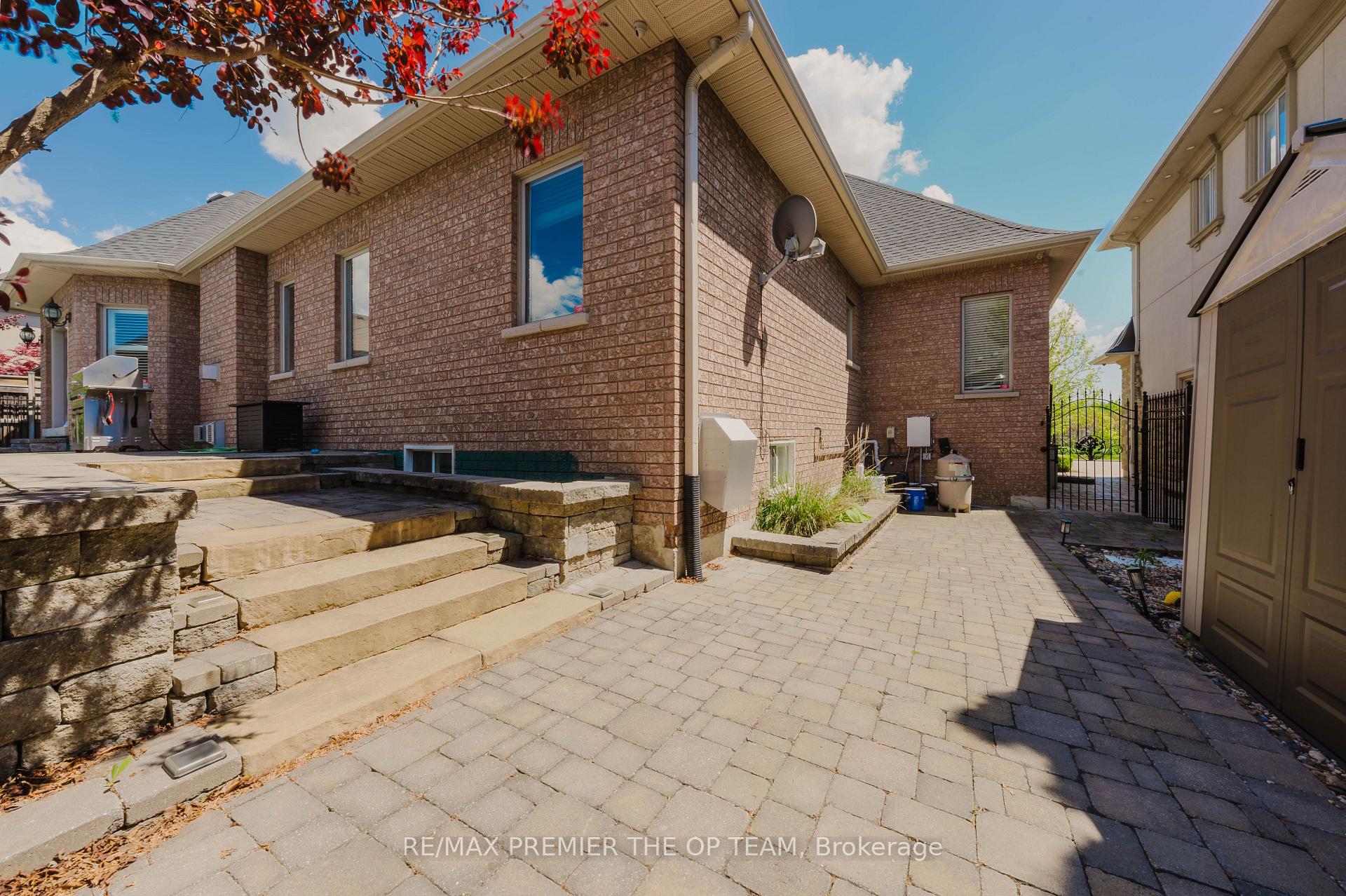 Photo 42 of 56 Park Ridge Drive, Vaughan, Kleinburg — HOMEH