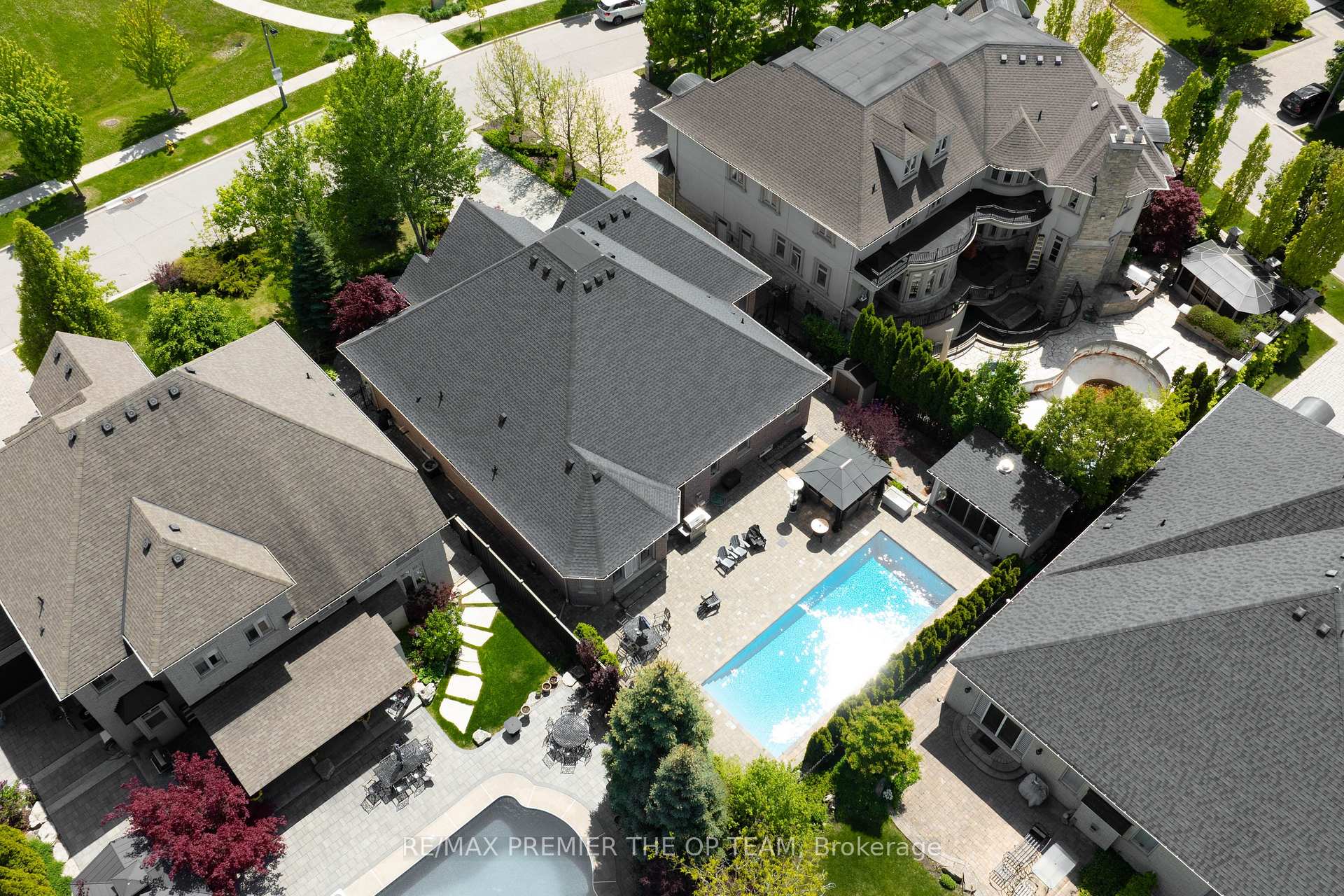 Photo 46 of 56 Park Ridge Drive, Vaughan, Kleinburg — HOMEH