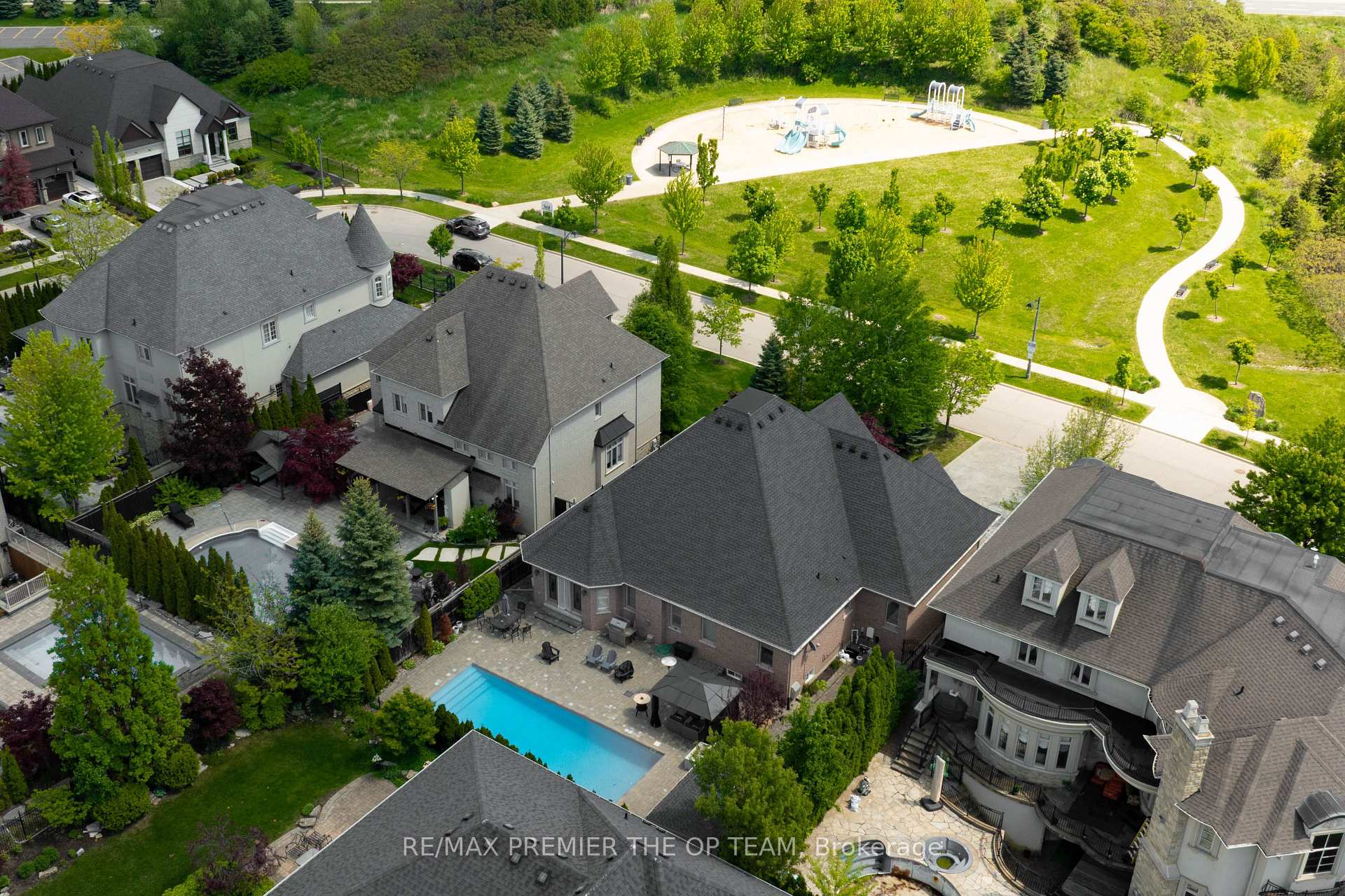 Photo 48 of 56 Park Ridge Drive, Vaughan, Kleinburg — HOMEH