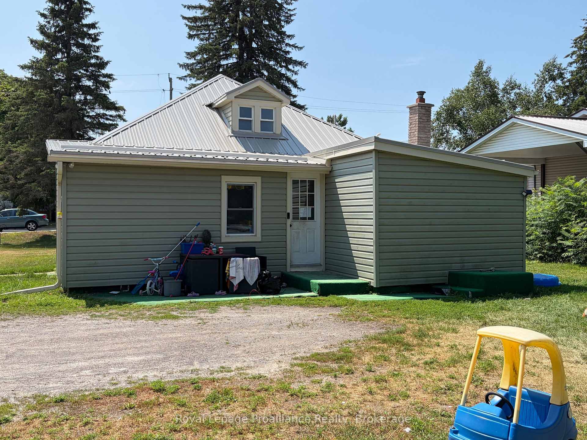 Photo 3 of 16 Huffman Road, Quinte West, Frankford Ward — HOMEH