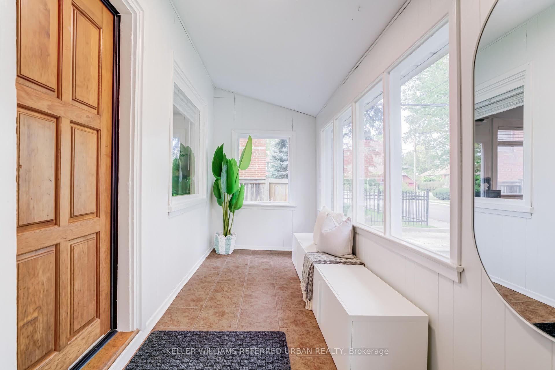 Photo 6 of 22 Long Branch Avenue, Etobicoke, Long Branch — HOMEH