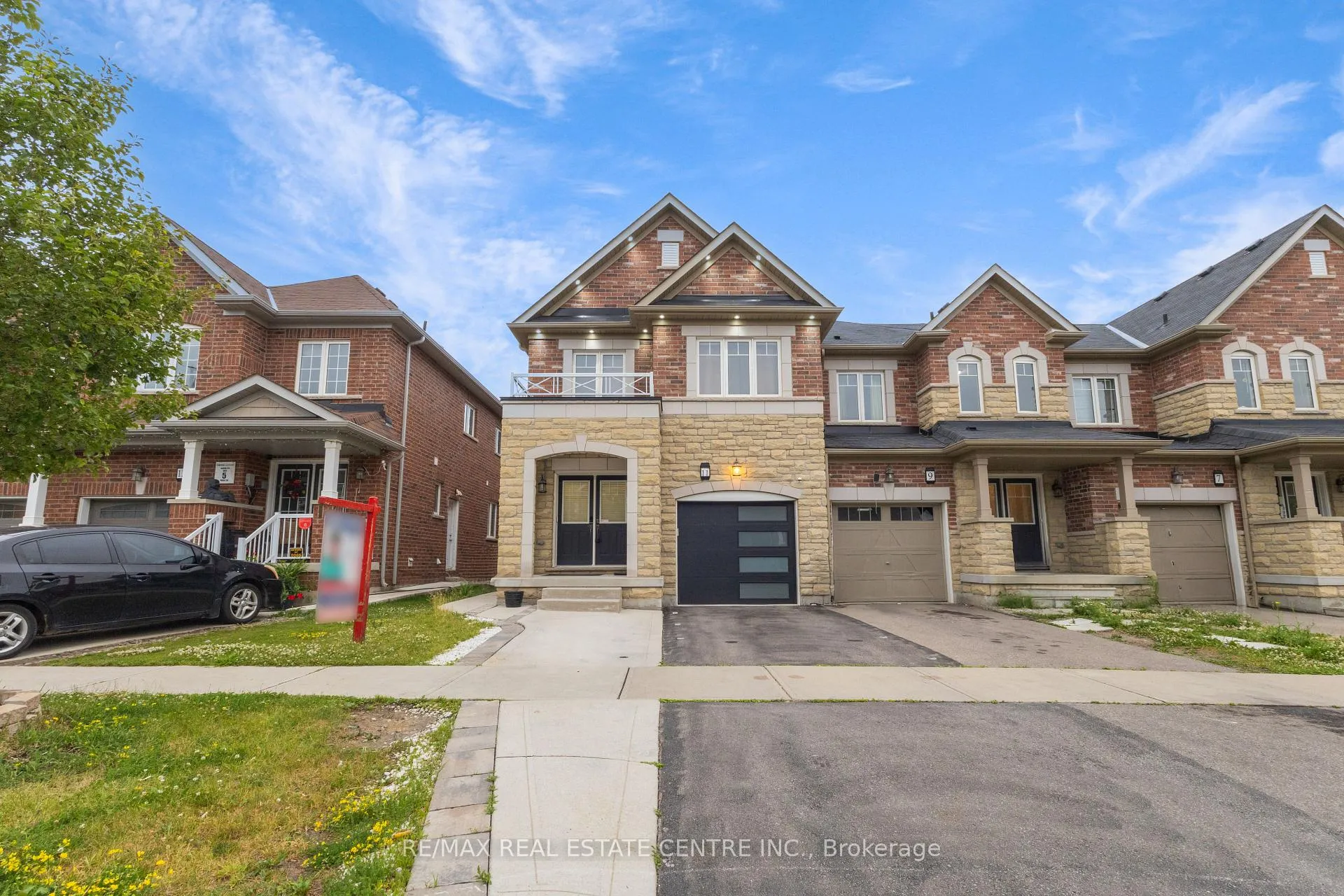Front of 11 Hoover Road