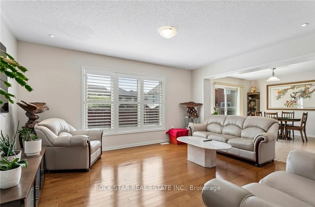 Photo 5 of 10 Klemscott Road, Brampton, Northwest Brampton — HOMEH