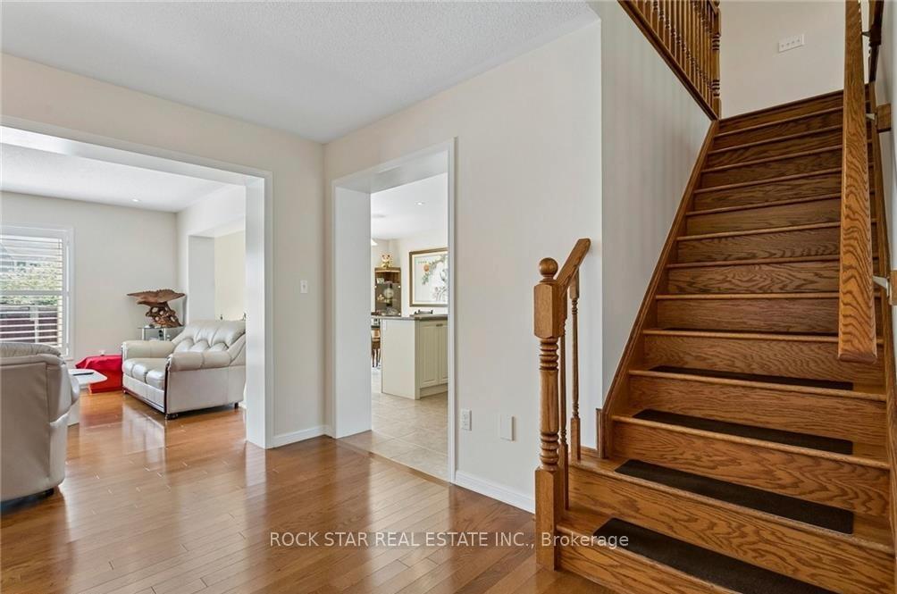 Photo 11 of 10 Klemscott Road, Brampton, Northwest Brampton — HOMEH