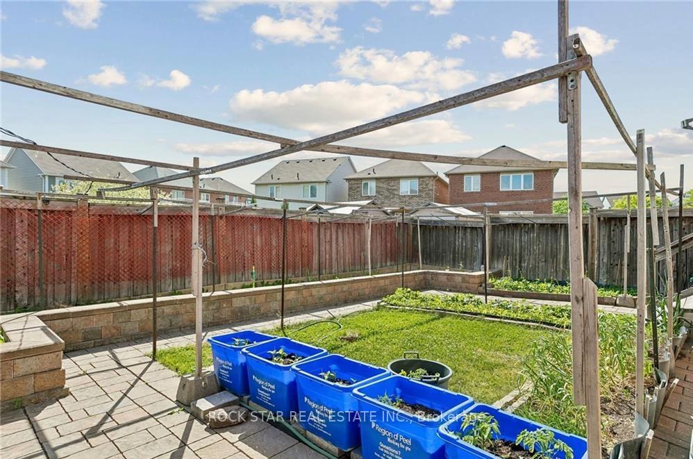 Photo 36 of 10 Klemscott Road, Brampton, Northwest Brampton — HOMEH