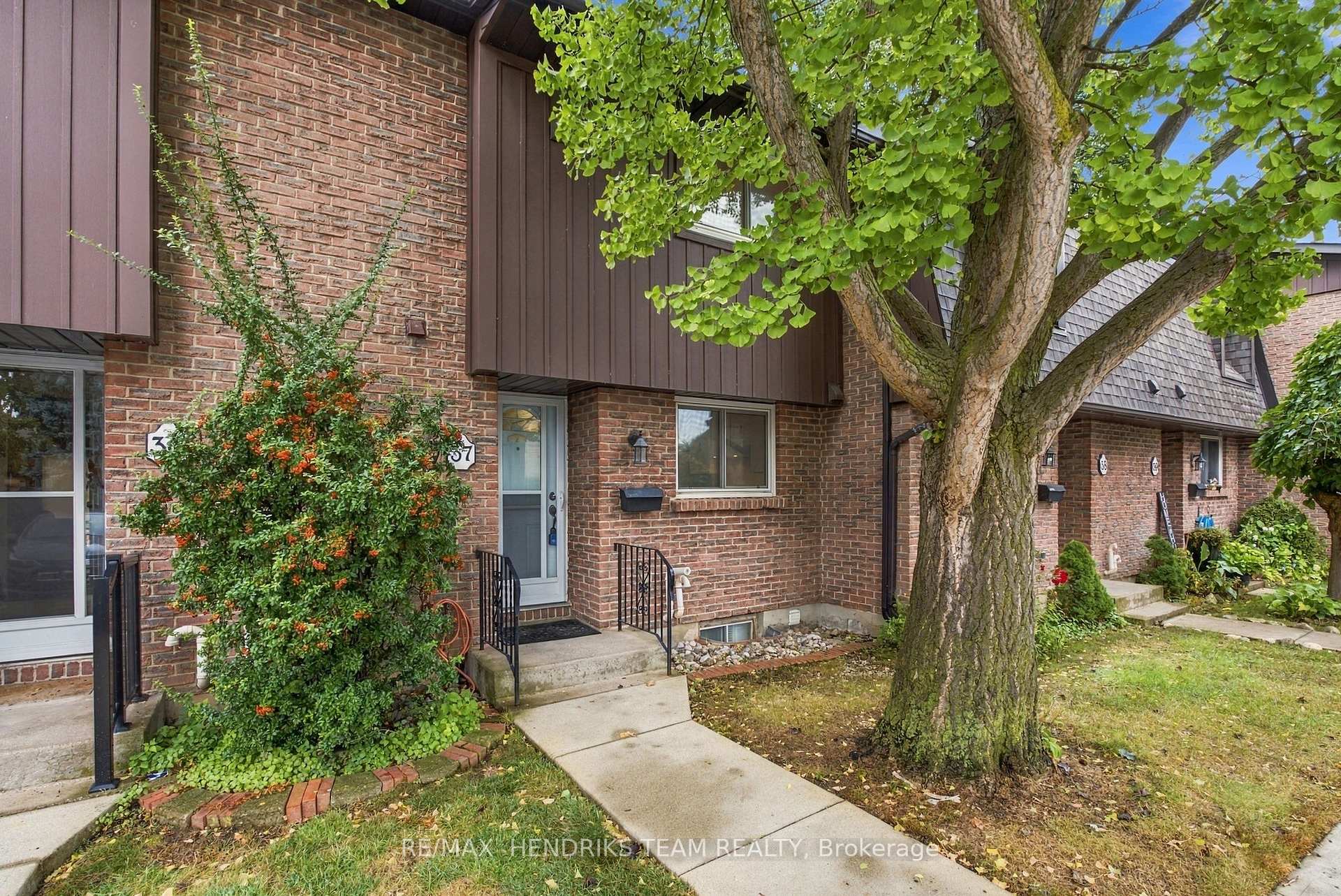 Photo 2 of Unit 37, 151 Linwell Road, St. Catharines, Lakeport — HOMEH