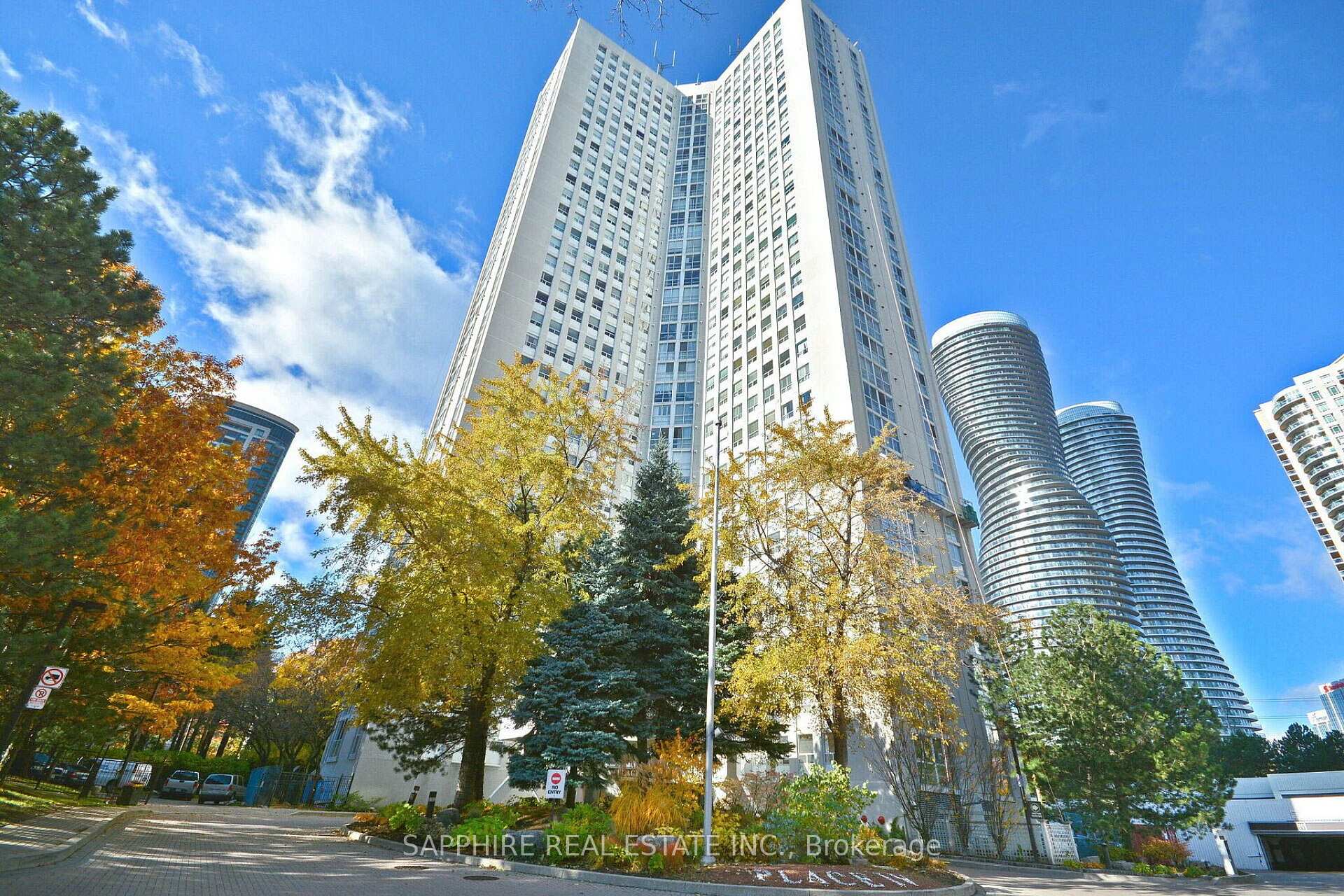 Front of Unit 2808, 3650 Kaneff Crescent