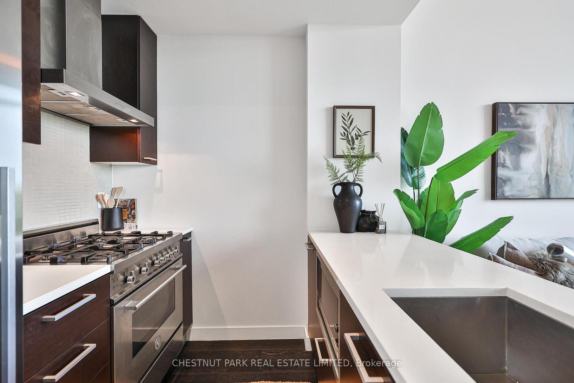 Photo 7 of Unit 901, 90 Broadview Avenue, Toronto, South Riverdale — HOMEH