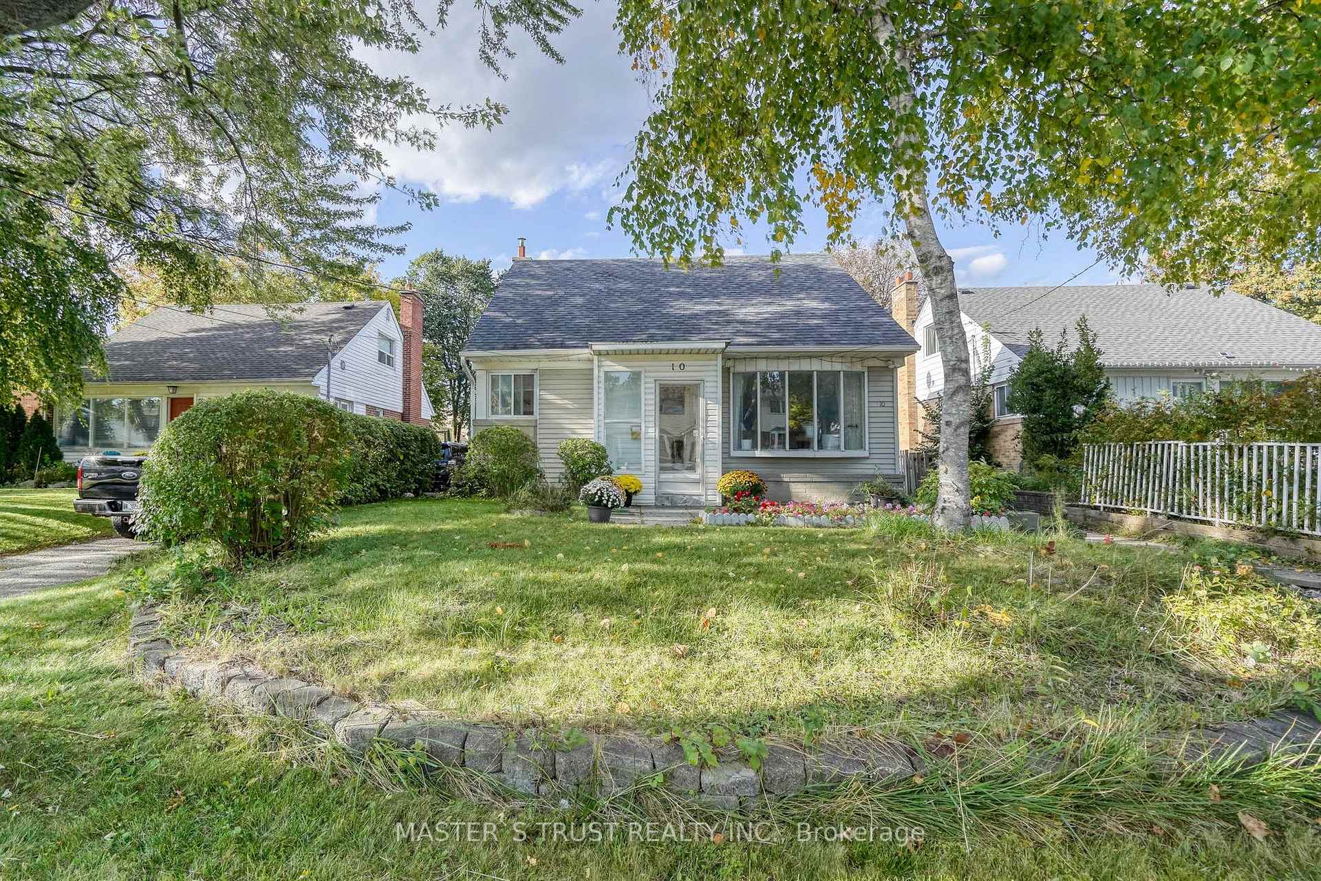 Photo 2 of 10 Lindal Avenue, Scarborough, Clairlea-Birchmount — HOMEH
