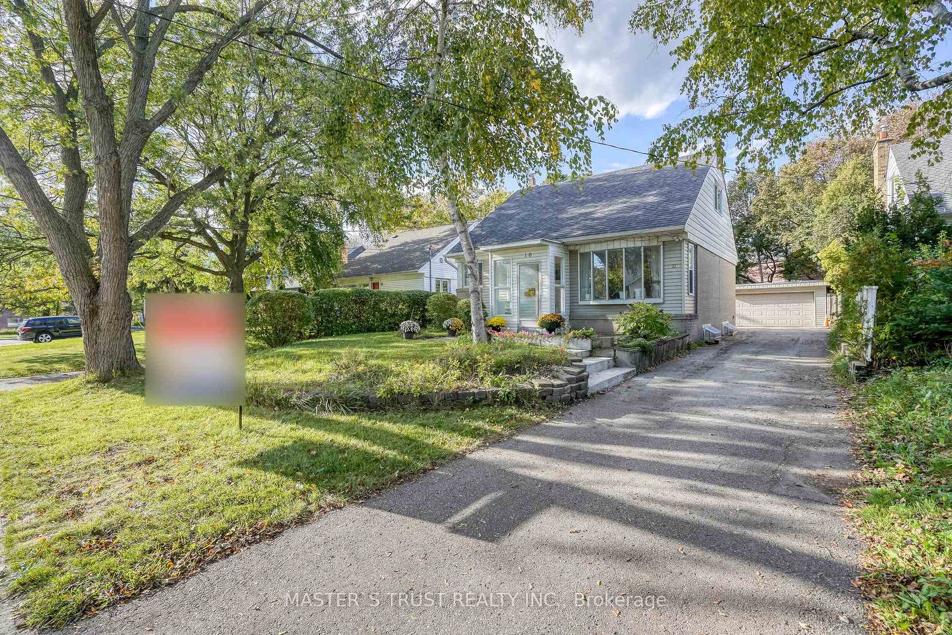Photo 3 of 10 Lindal Avenue, Scarborough, Clairlea-Birchmount — HOMEH