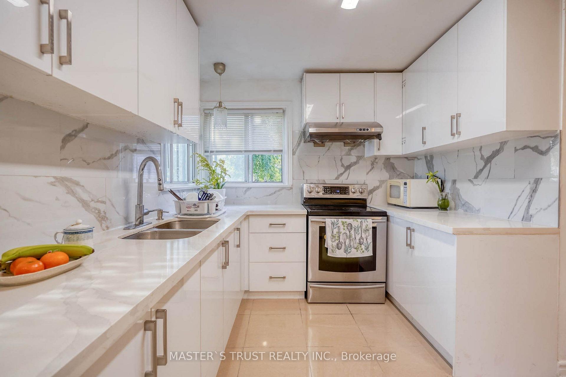 Photo 7 of 10 Lindal Avenue, Scarborough, Clairlea-Birchmount — HOMEH