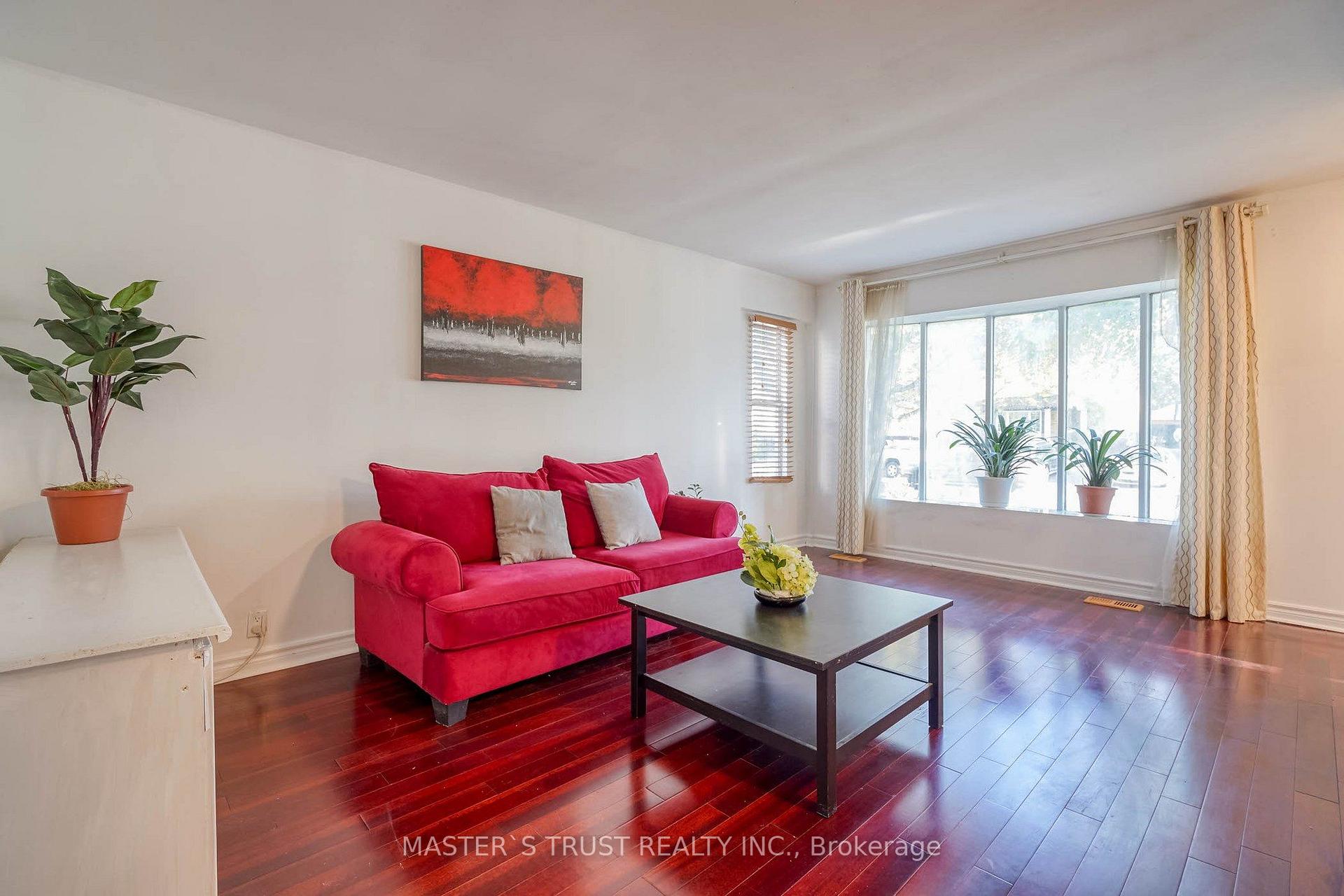 Photo 8 of 10 Lindal Avenue, Scarborough, Clairlea-Birchmount — HOMEH
