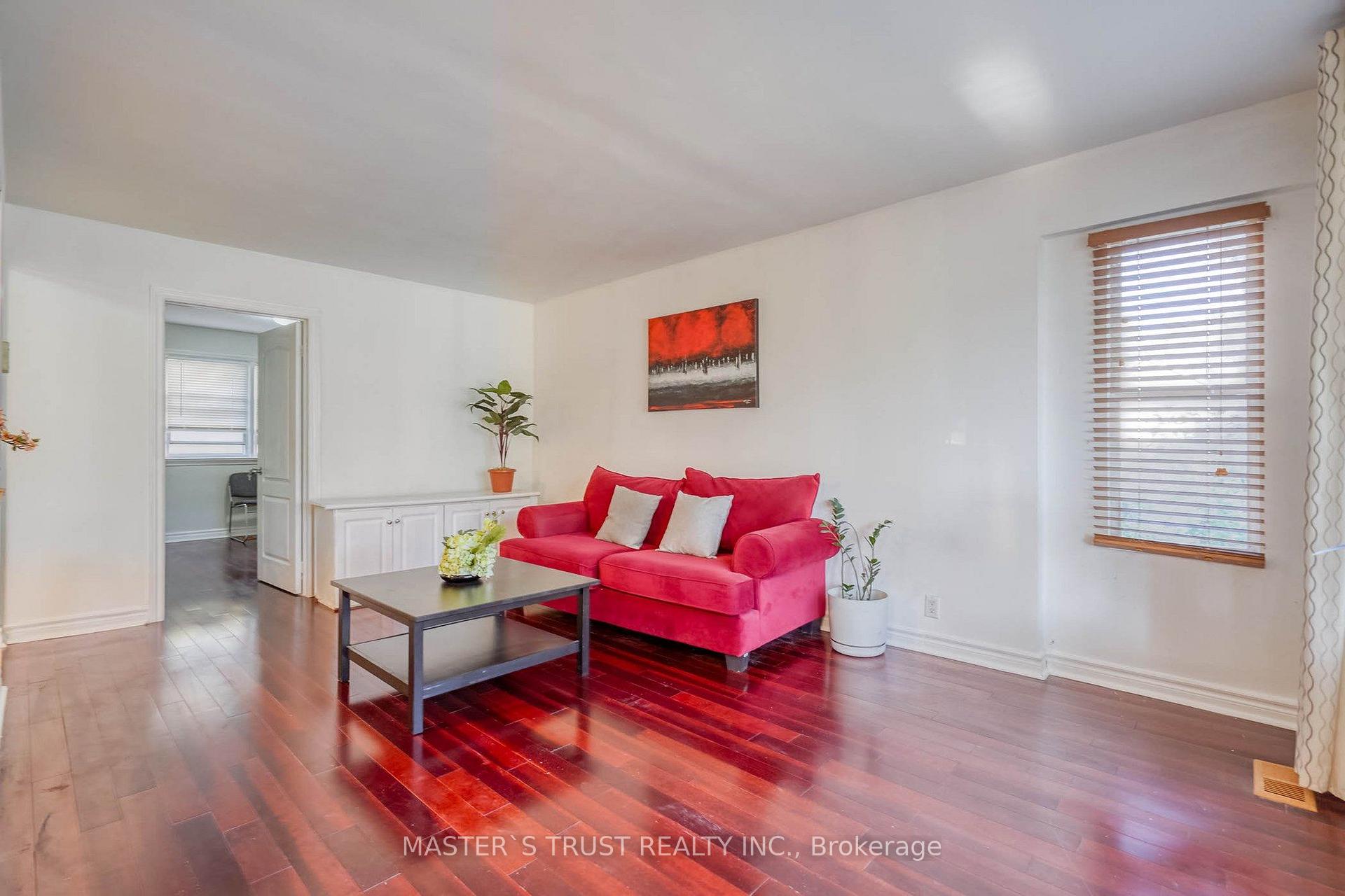 Photo 10 of 10 Lindal Avenue, Scarborough, Clairlea-Birchmount — HOMEH