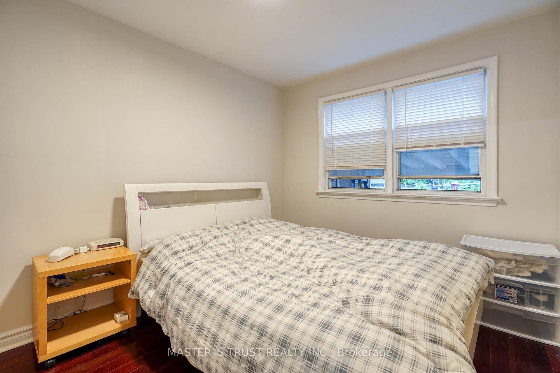 Photo 17 of 10 Lindal Avenue, Scarborough, Clairlea-Birchmount — HOMEH