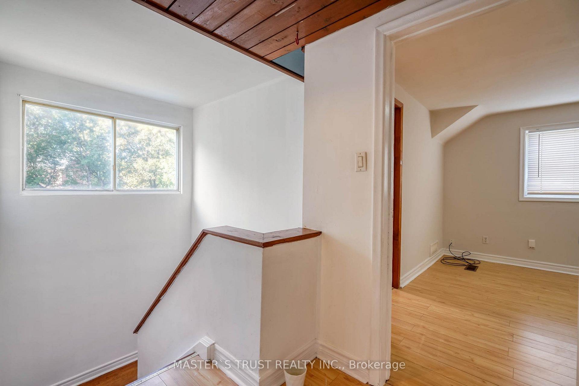 Photo 20 of 10 Lindal Avenue, Scarborough, Clairlea-Birchmount — HOMEH