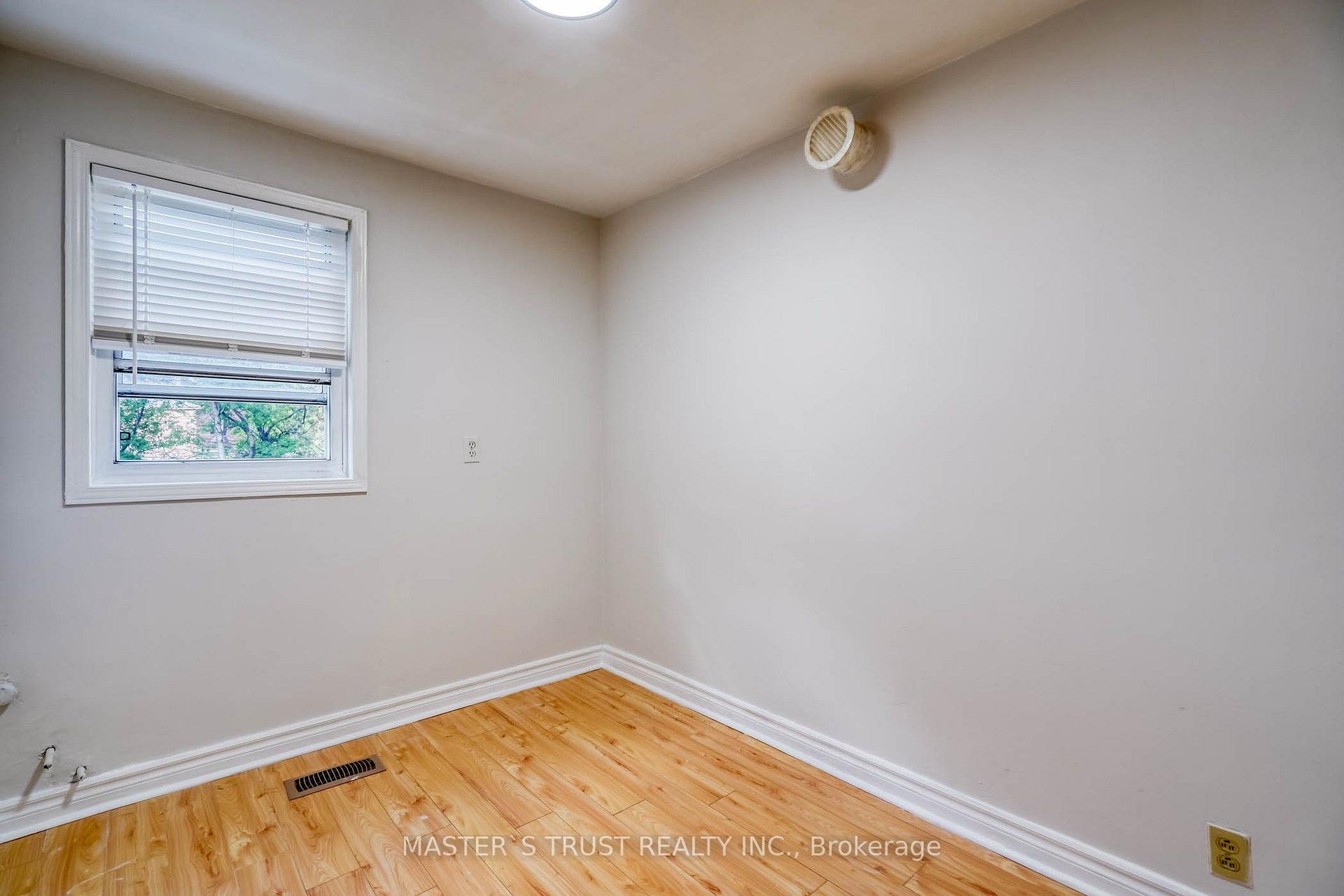 Photo 22 of 10 Lindal Avenue, Scarborough, Clairlea-Birchmount — HOMEH