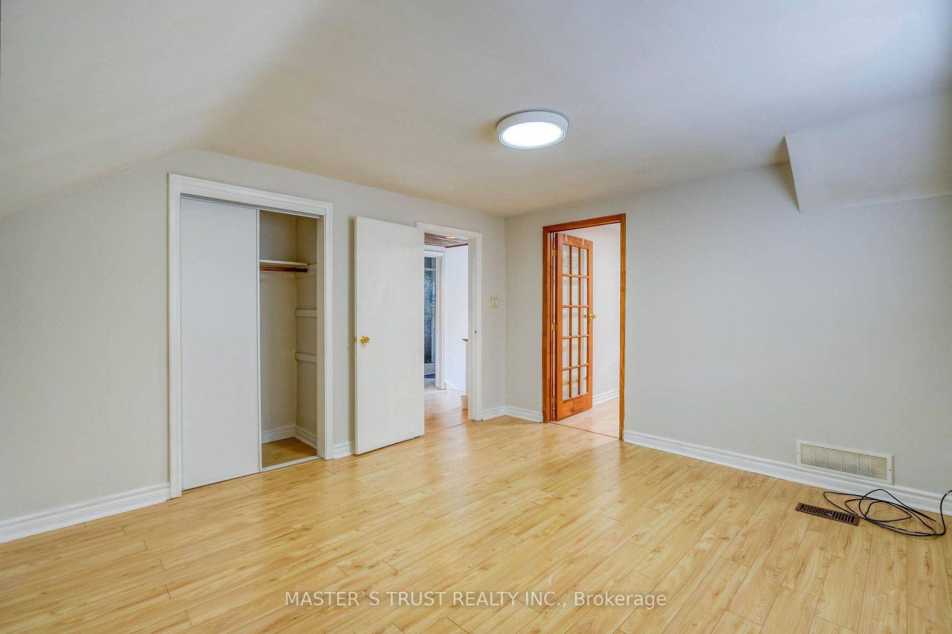 Photo 26 of 10 Lindal Avenue, Scarborough, Clairlea-Birchmount — HOMEH