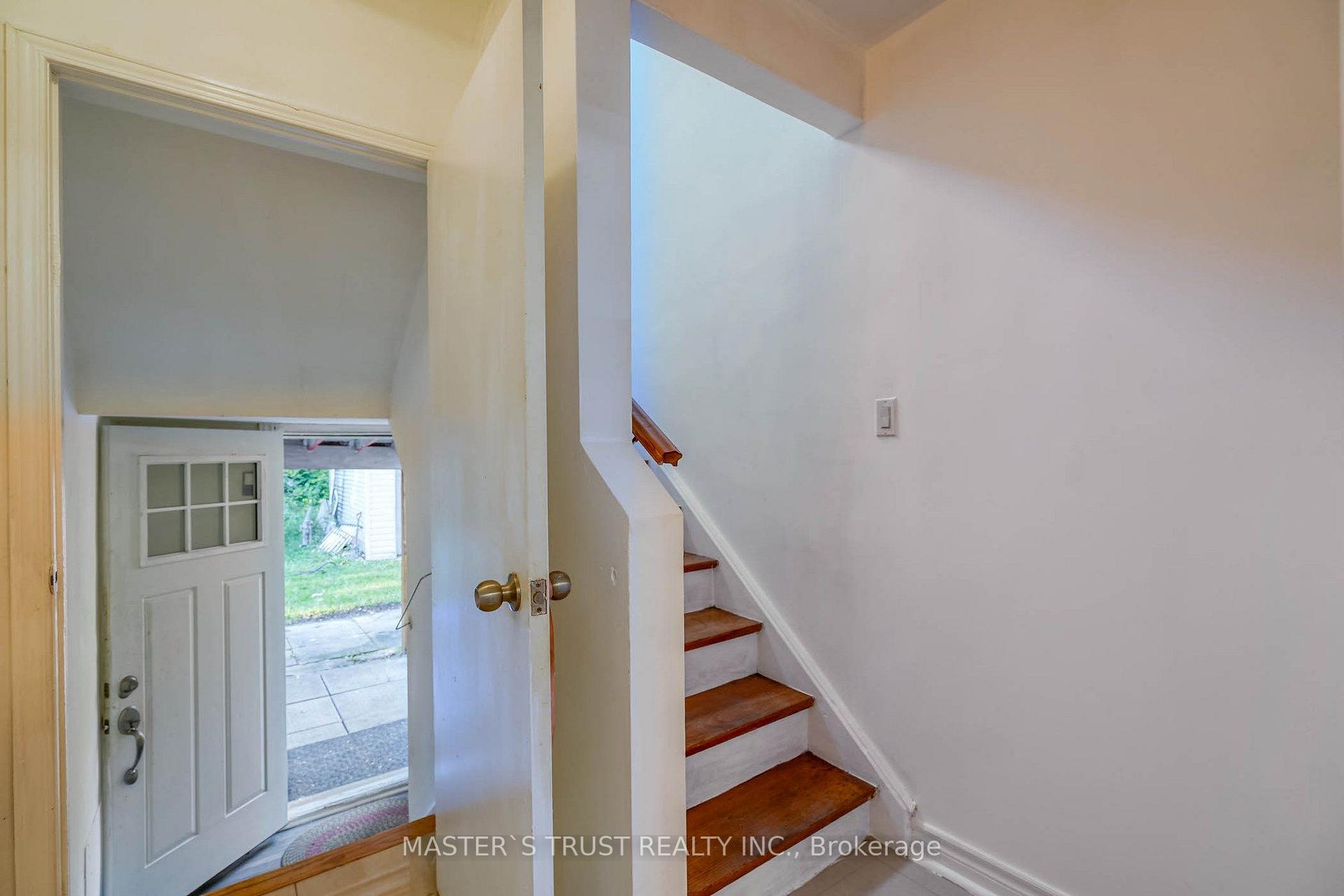 Photo 27 of 10 Lindal Avenue, Scarborough, Clairlea-Birchmount — HOMEH