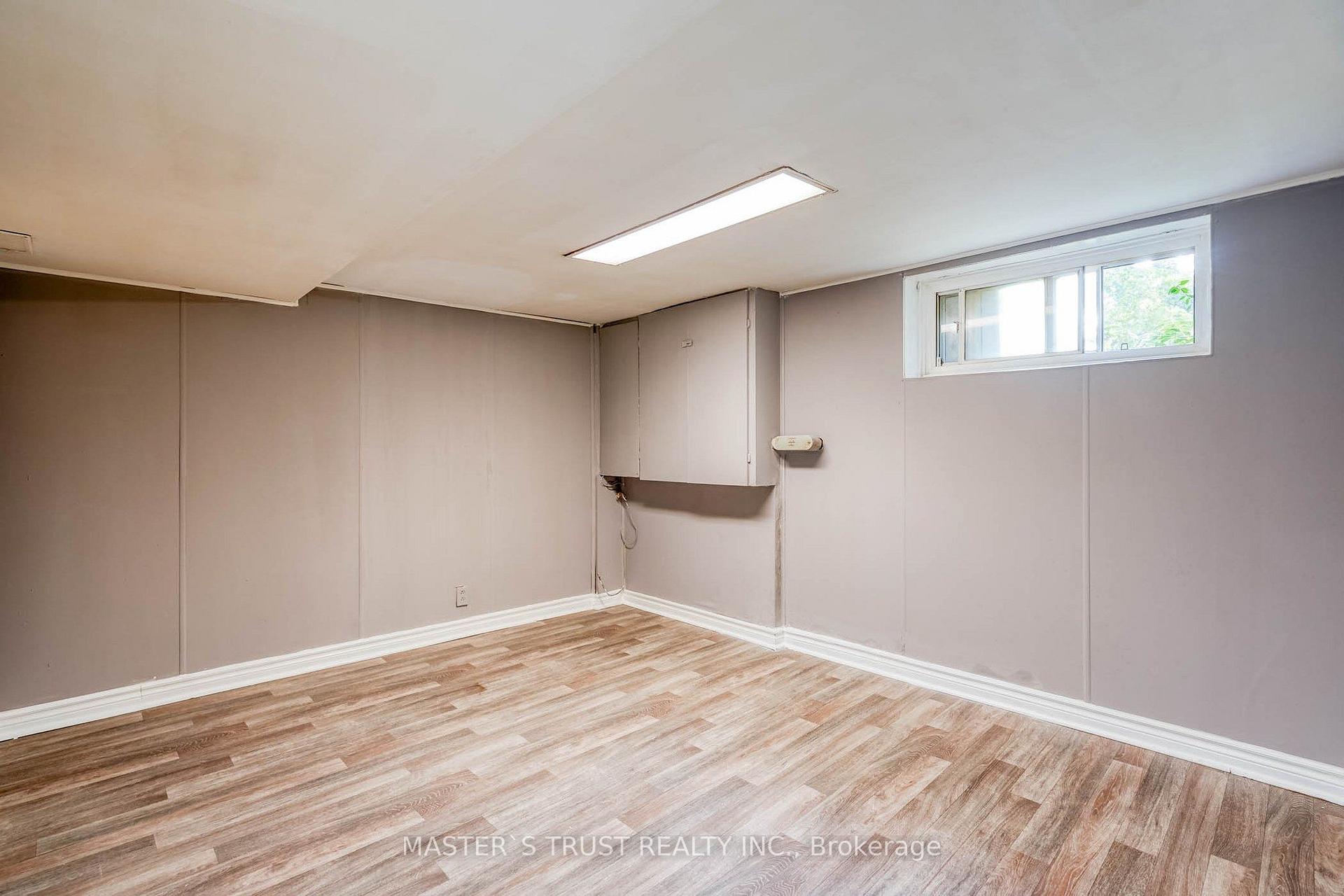 Photo 28 of 10 Lindal Avenue, Scarborough, Clairlea-Birchmount — HOMEH