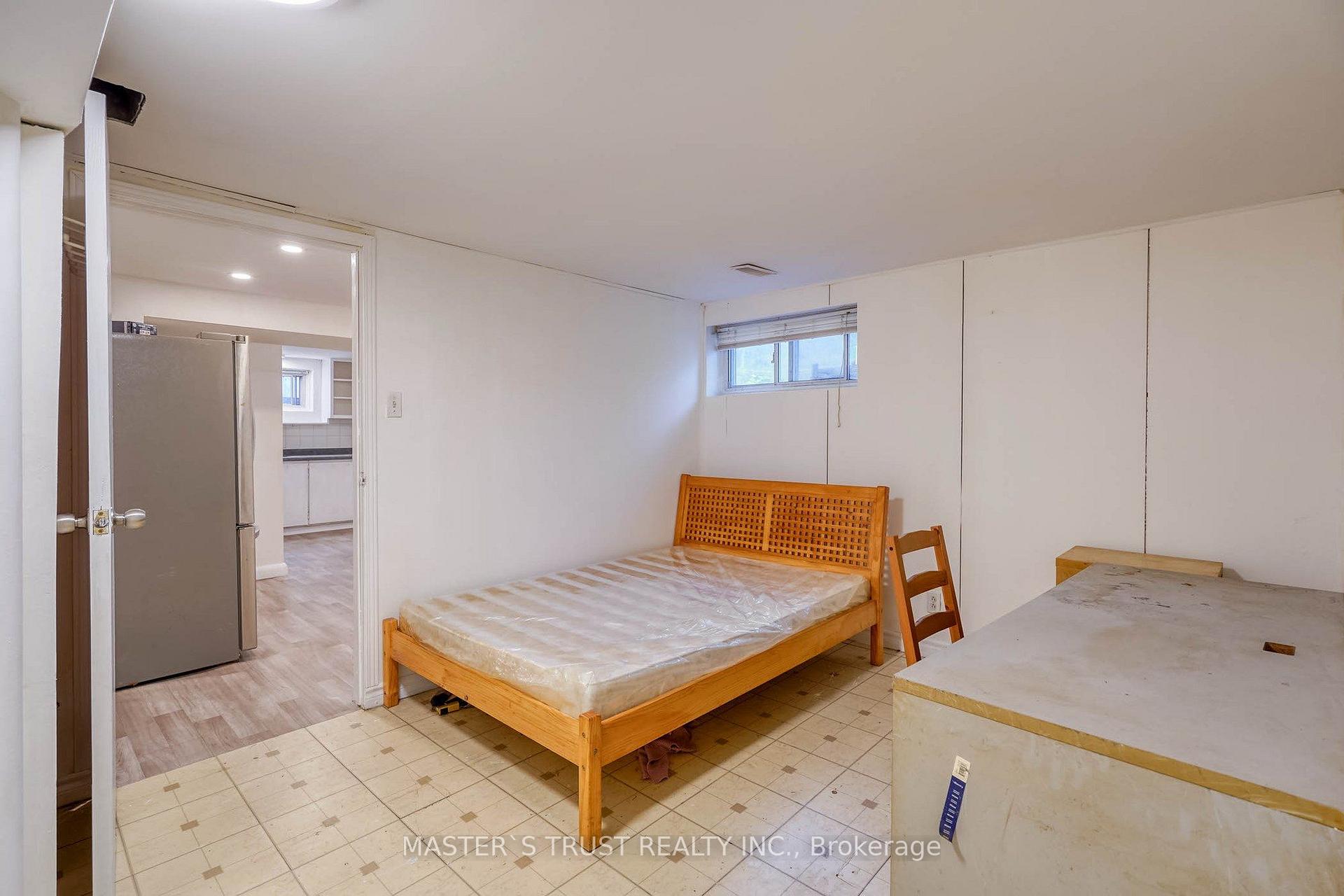 Photo 31 of 10 Lindal Avenue, Scarborough, Clairlea-Birchmount — HOMEH