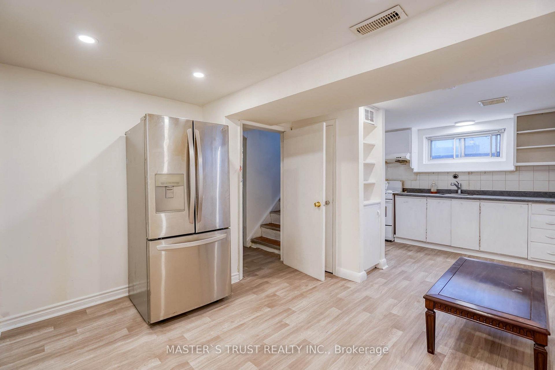 Photo 32 of 10 Lindal Avenue, Scarborough, Clairlea-Birchmount — HOMEH