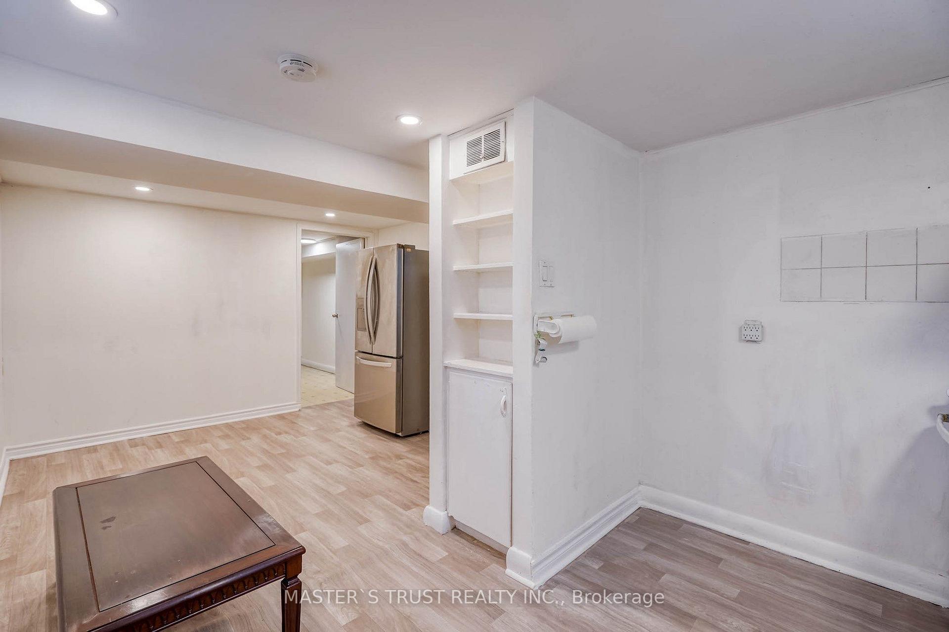 Photo 34 of 10 Lindal Avenue, Scarborough, Clairlea-Birchmount — HOMEH