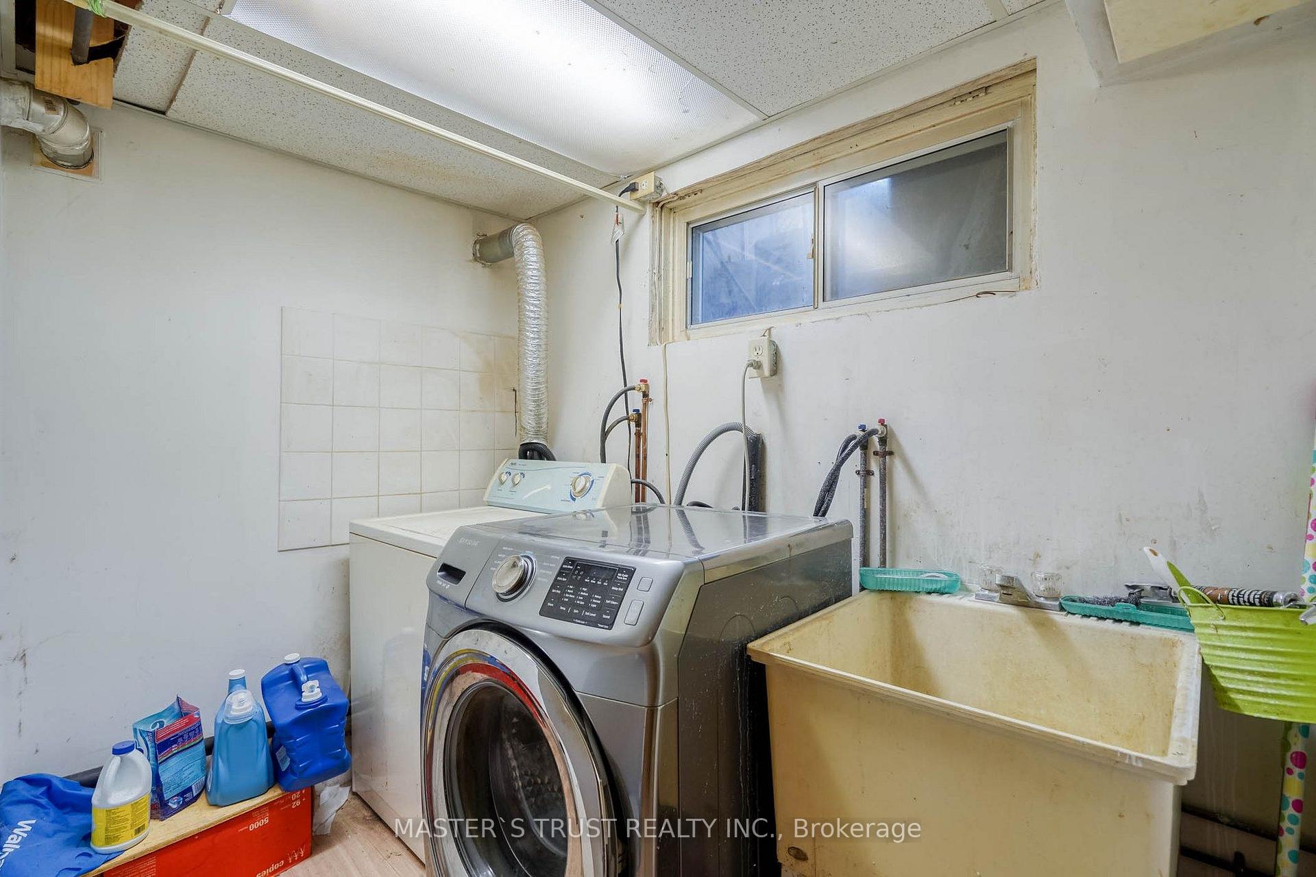 Photo 36 of 10 Lindal Avenue, Scarborough, Clairlea-Birchmount — HOMEH