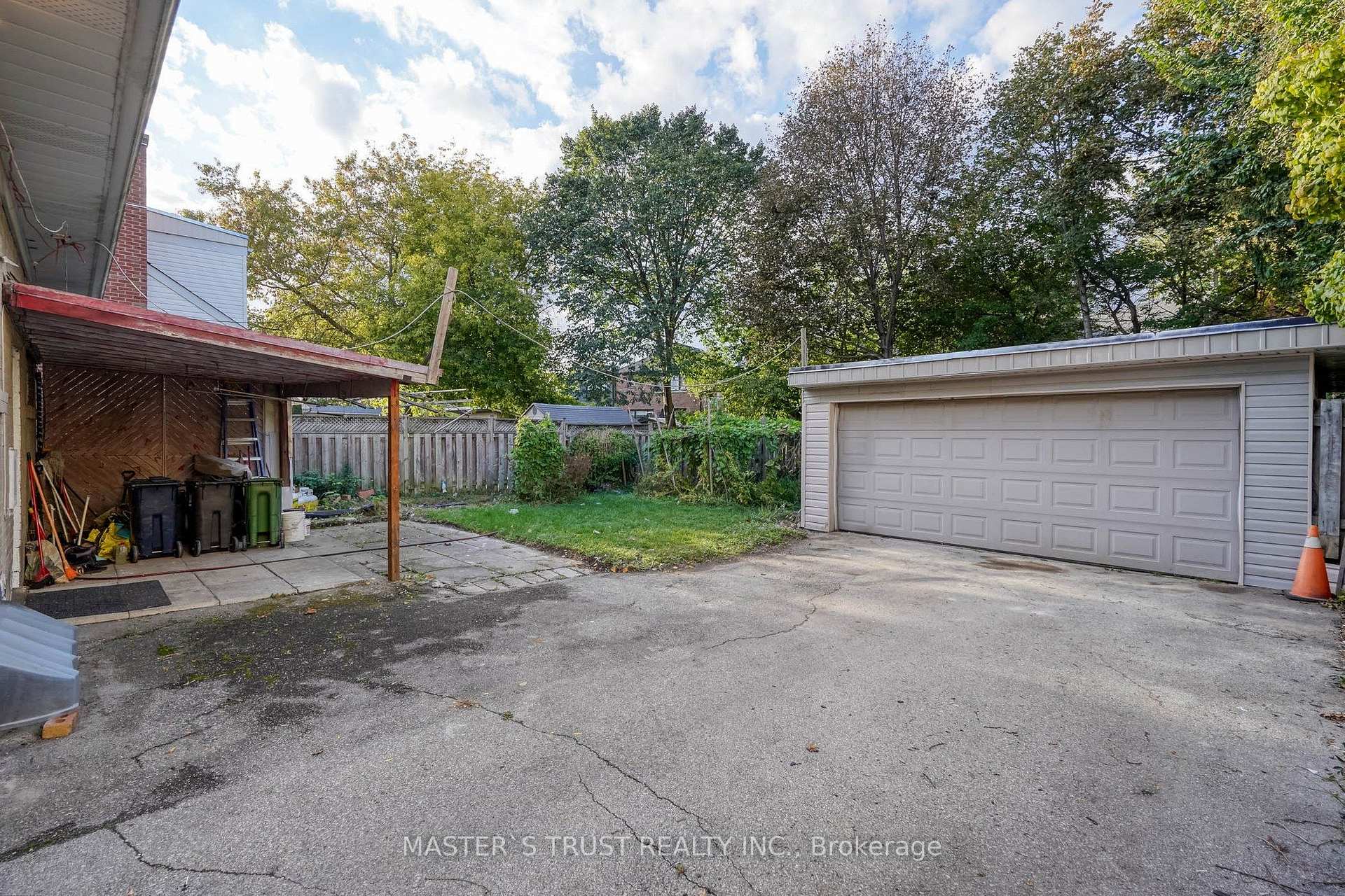 Photo 38 of 10 Lindal Avenue, Scarborough, Clairlea-Birchmount — HOMEH