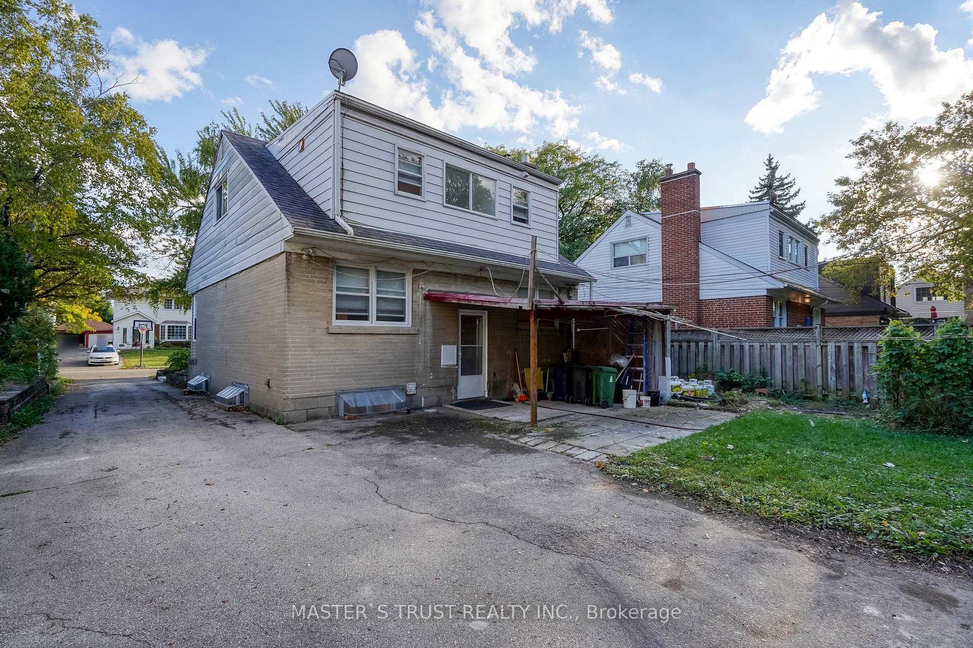 Photo 39 of 10 Lindal Avenue, Scarborough, Clairlea-Birchmount — HOMEH