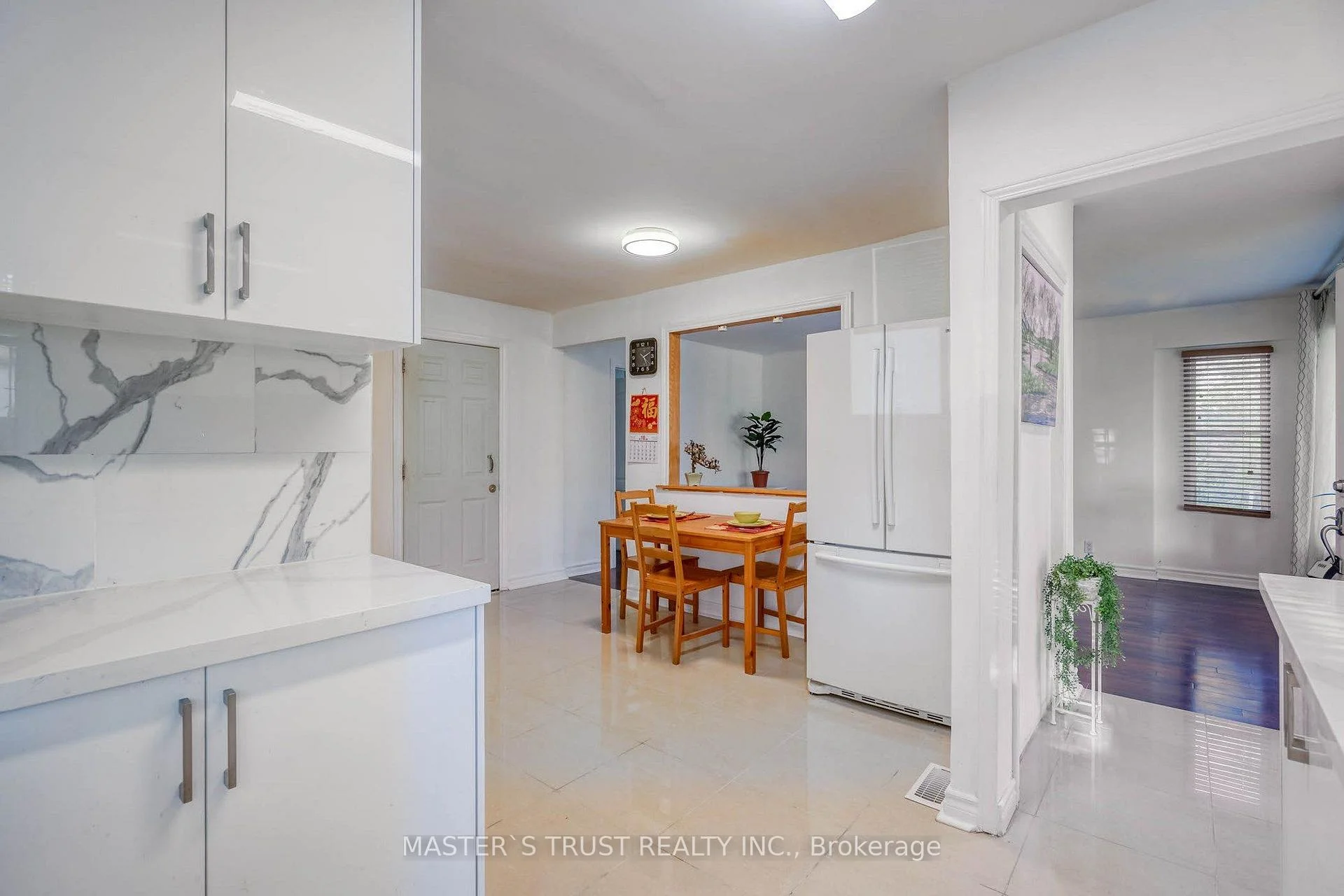 Photo 15 of 10 Lindal Avenue, Scarborough, Clairlea-Birchmount — HOMEH