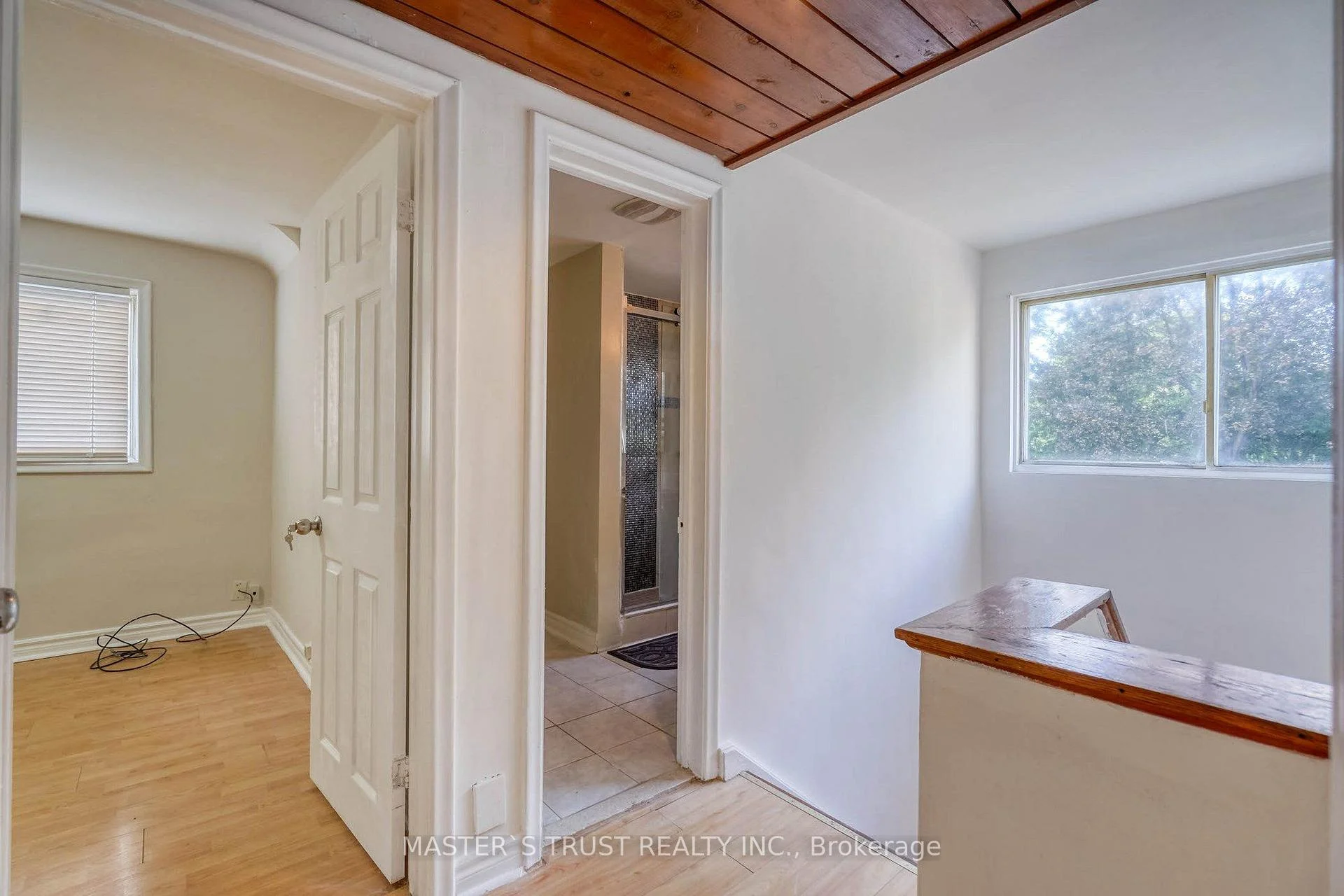 Photo 23 of 10 Lindal Avenue, Scarborough, Clairlea-Birchmount — HOMEH