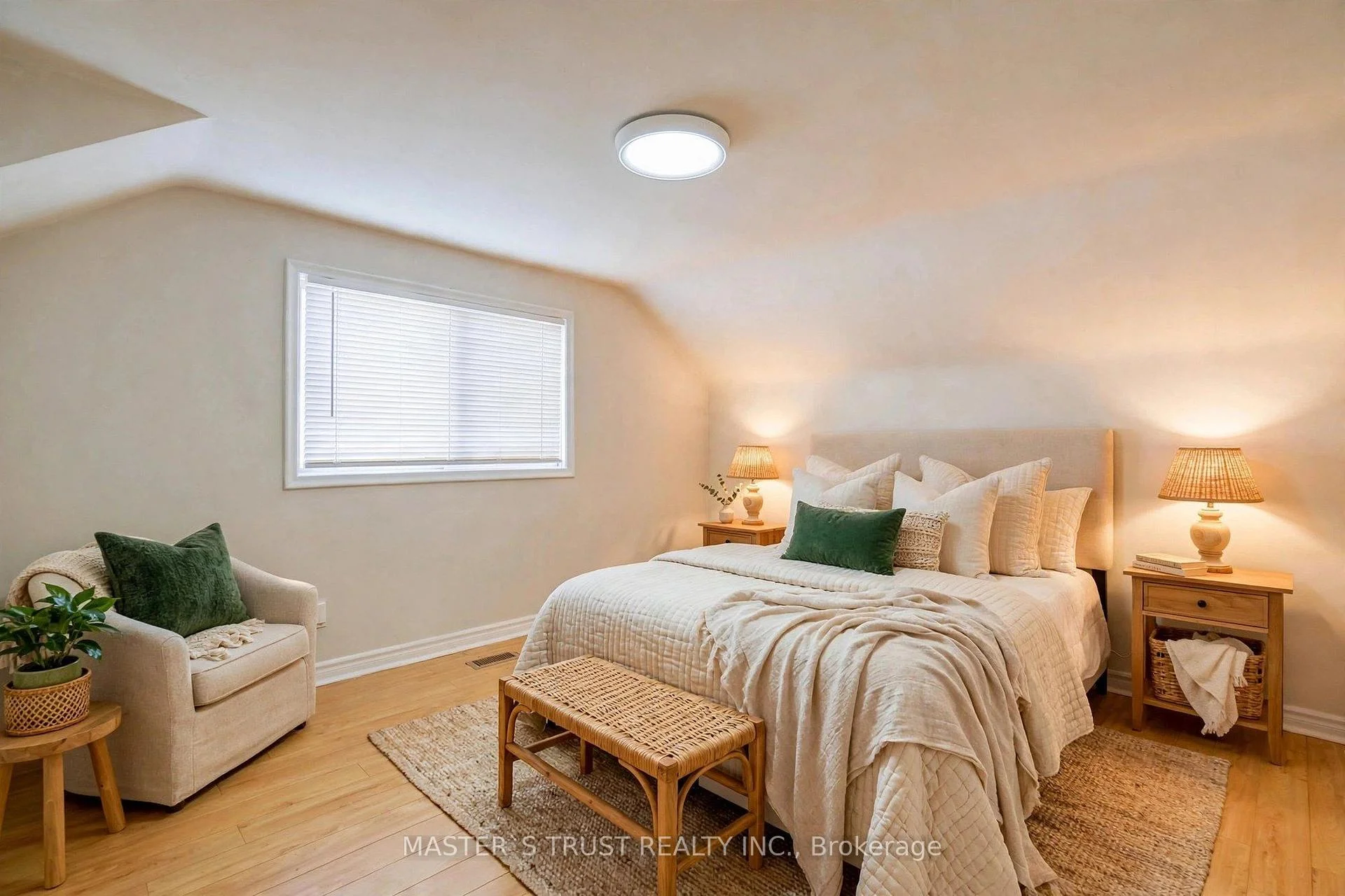 Photo 24 of 10 Lindal Avenue, Scarborough, Clairlea-Birchmount — HOMEH