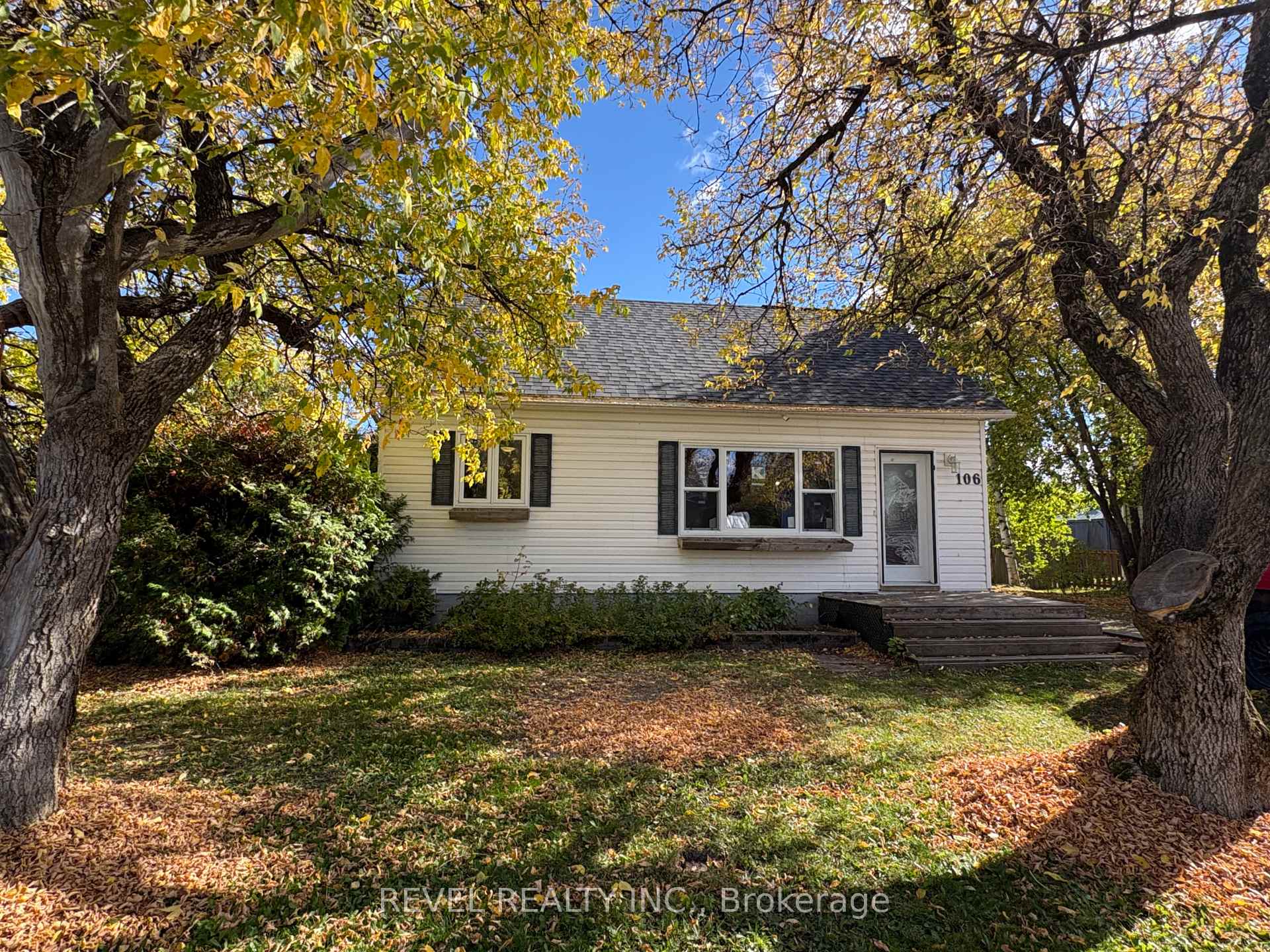 Photo 1 of 106 Fifteenth Avenue, Cochrane — HOMEH