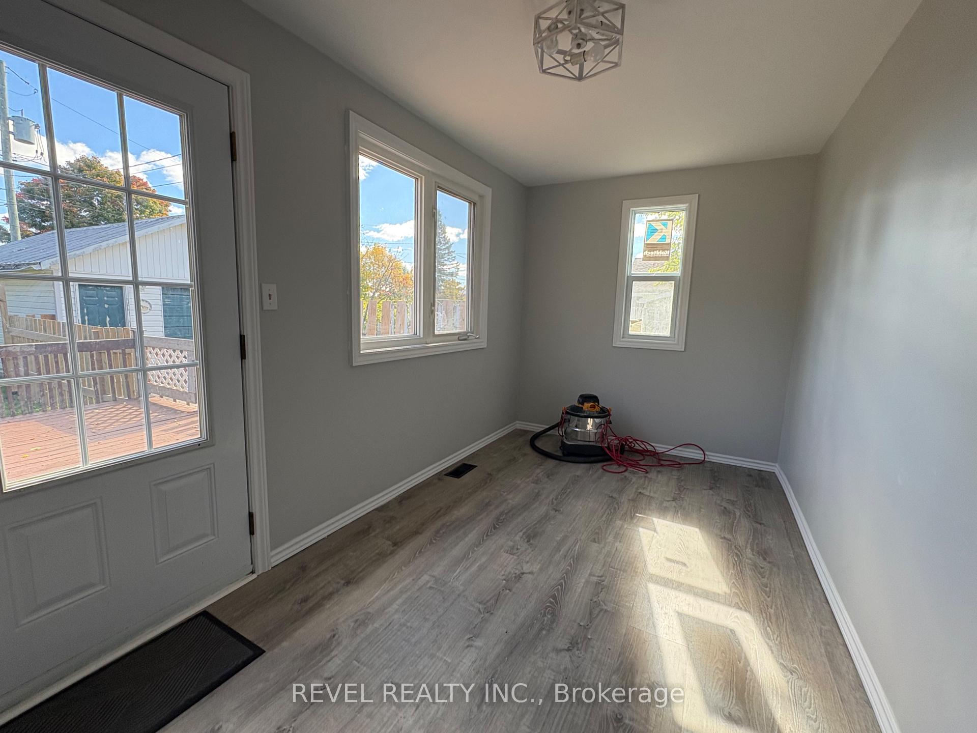 Photo 6 of 106 Fifteenth Avenue, Cochrane — HOMEH