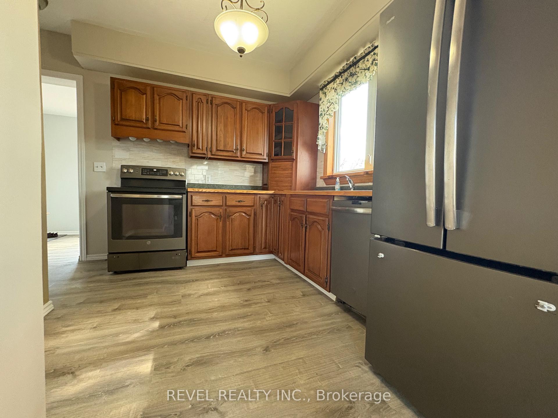 Photo 9 of 106 Fifteenth Avenue, Cochrane — HOMEH