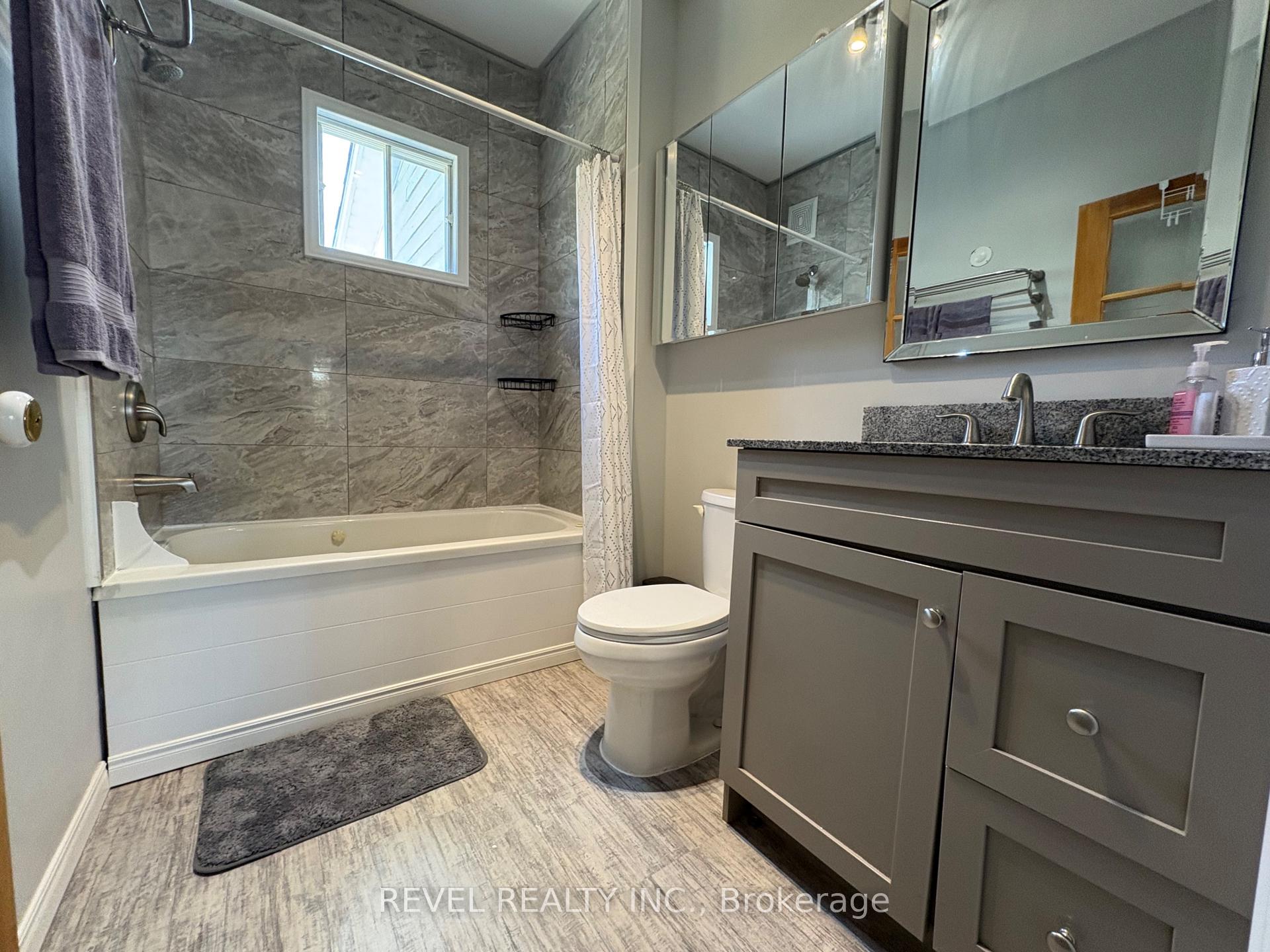 Photo 10 of 106 Fifteenth Avenue, Cochrane — HOMEH