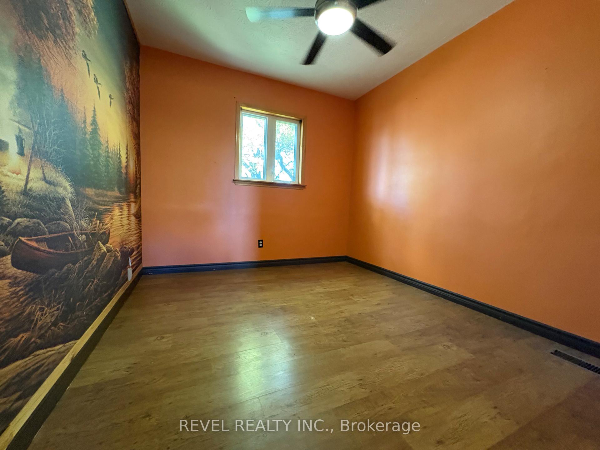 Photo 13 of 106 Fifteenth Avenue, Cochrane — HOMEH