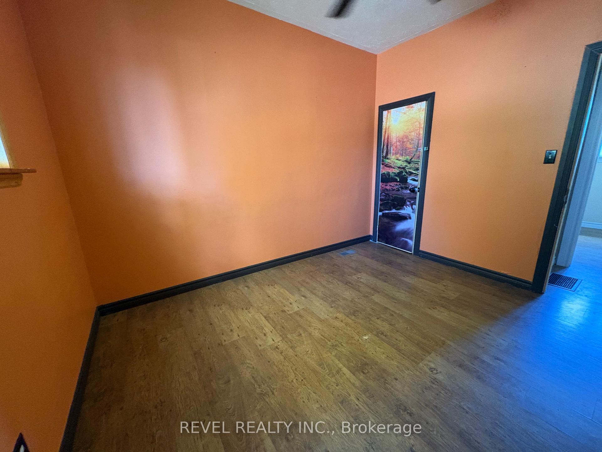 Photo 14 of 106 Fifteenth Avenue, Cochrane — HOMEH