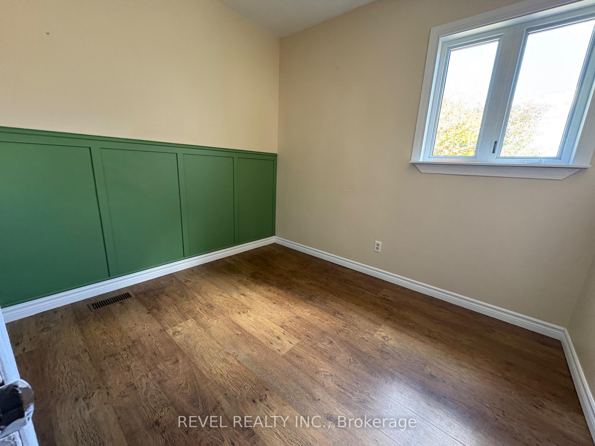 Photo 15 of 106 Fifteenth Avenue, Cochrane — HOMEH