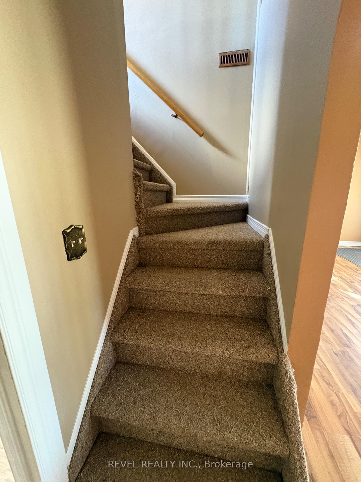 Photo 16 of 106 Fifteenth Avenue, Cochrane — HOMEH