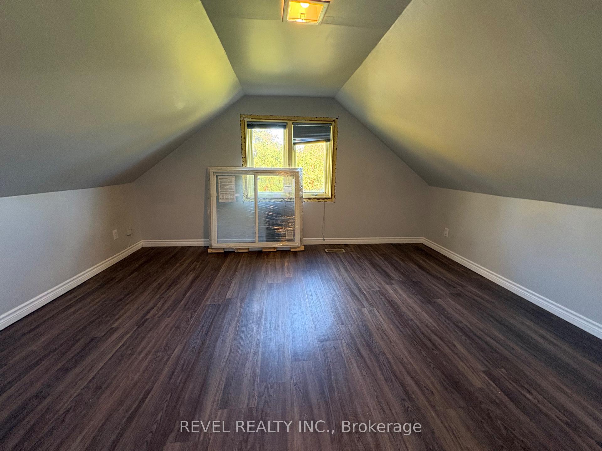 Photo 17 of 106 Fifteenth Avenue, Cochrane — HOMEH