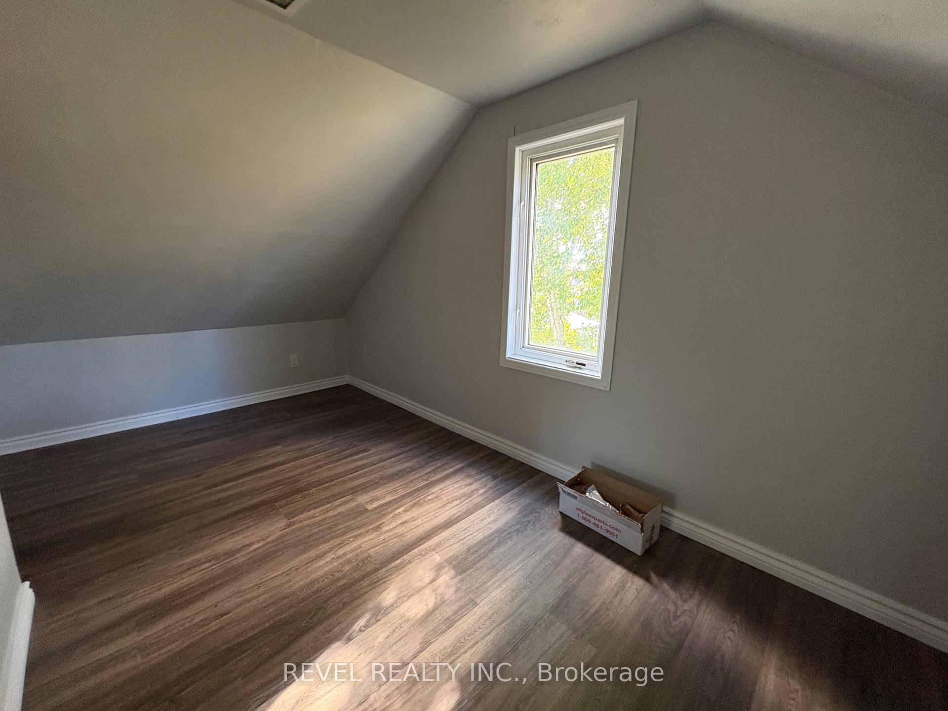 Photo 18 of 106 Fifteenth Avenue, Cochrane — HOMEH