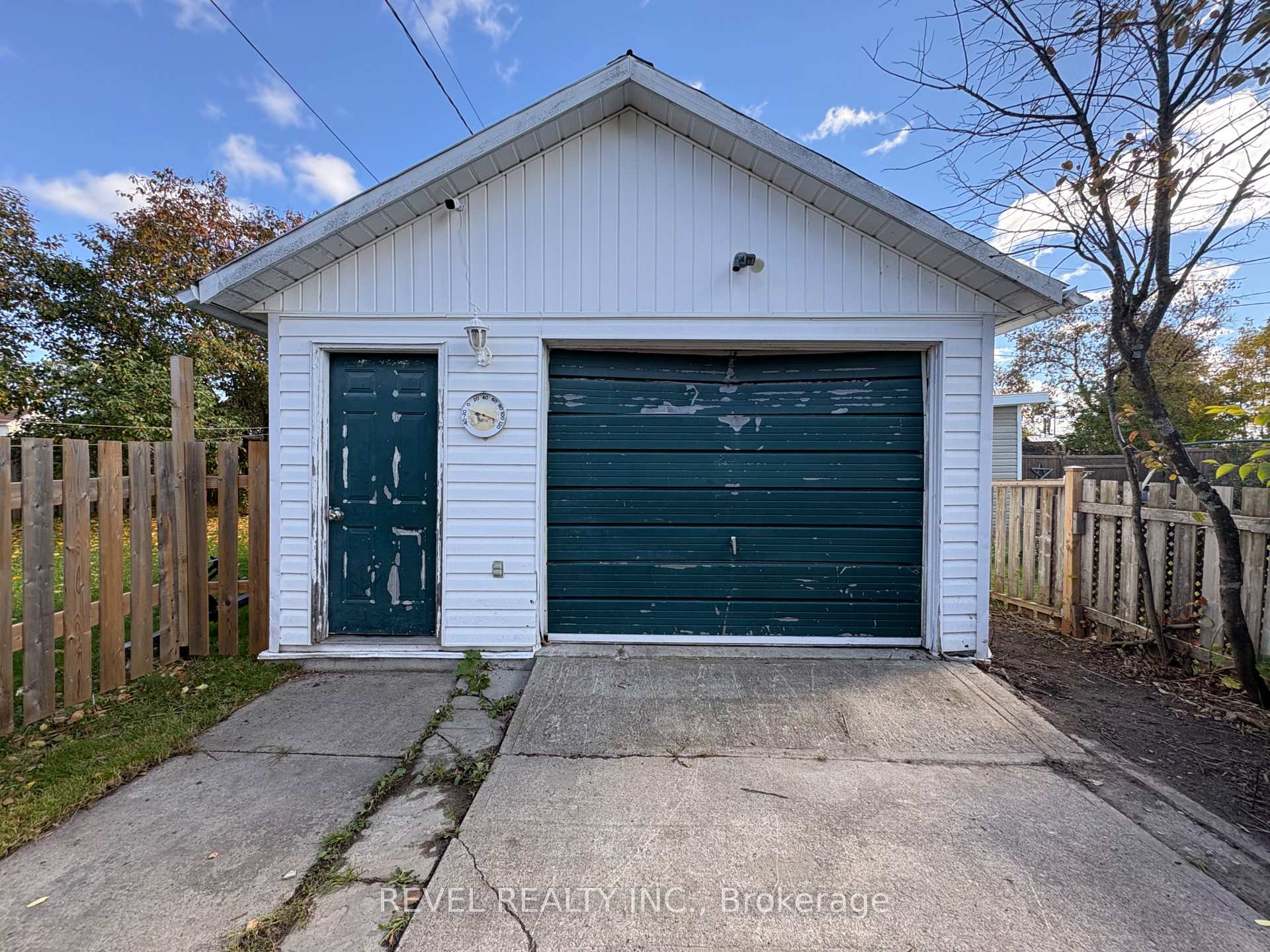 Photo 23 of 106 Fifteenth Avenue, Cochrane — HOMEH