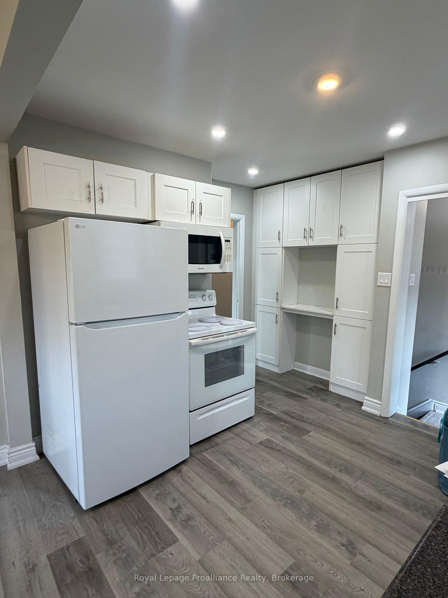 Photo 8 of 39 Smith Crescent, Belleville, Belleville Ward — HOMEH