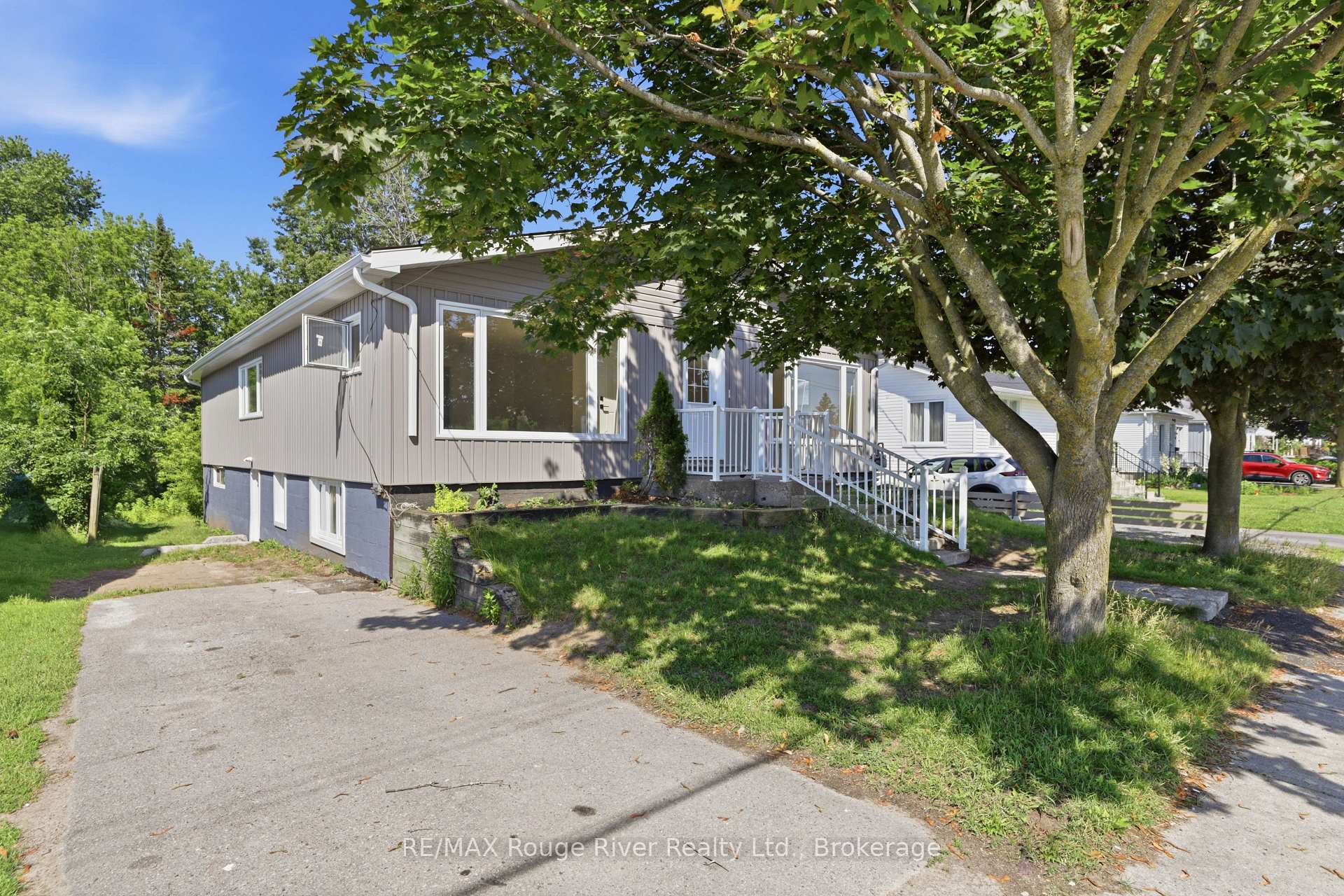 Photo of Unit Unit A, 144 Macdonald Avenue